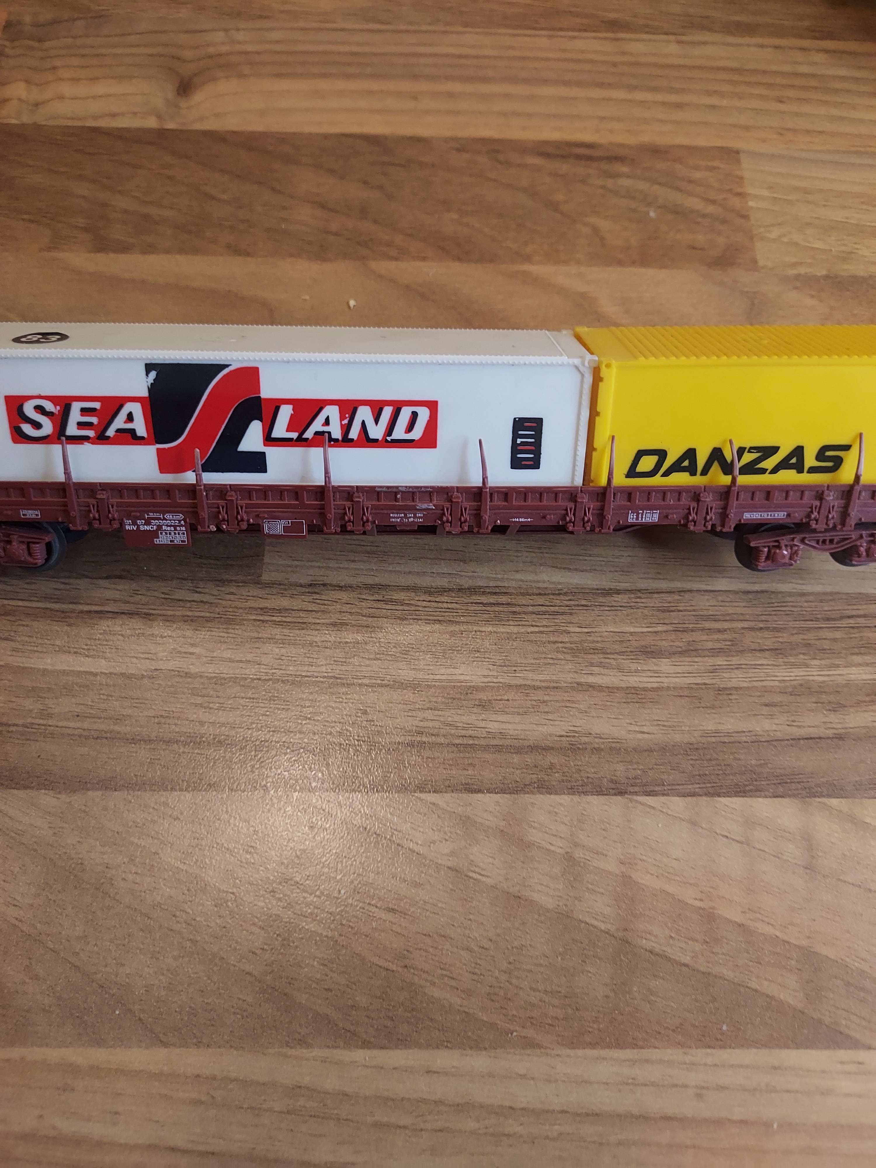 Jouef grand wagon porte conteneur Ho ref 83