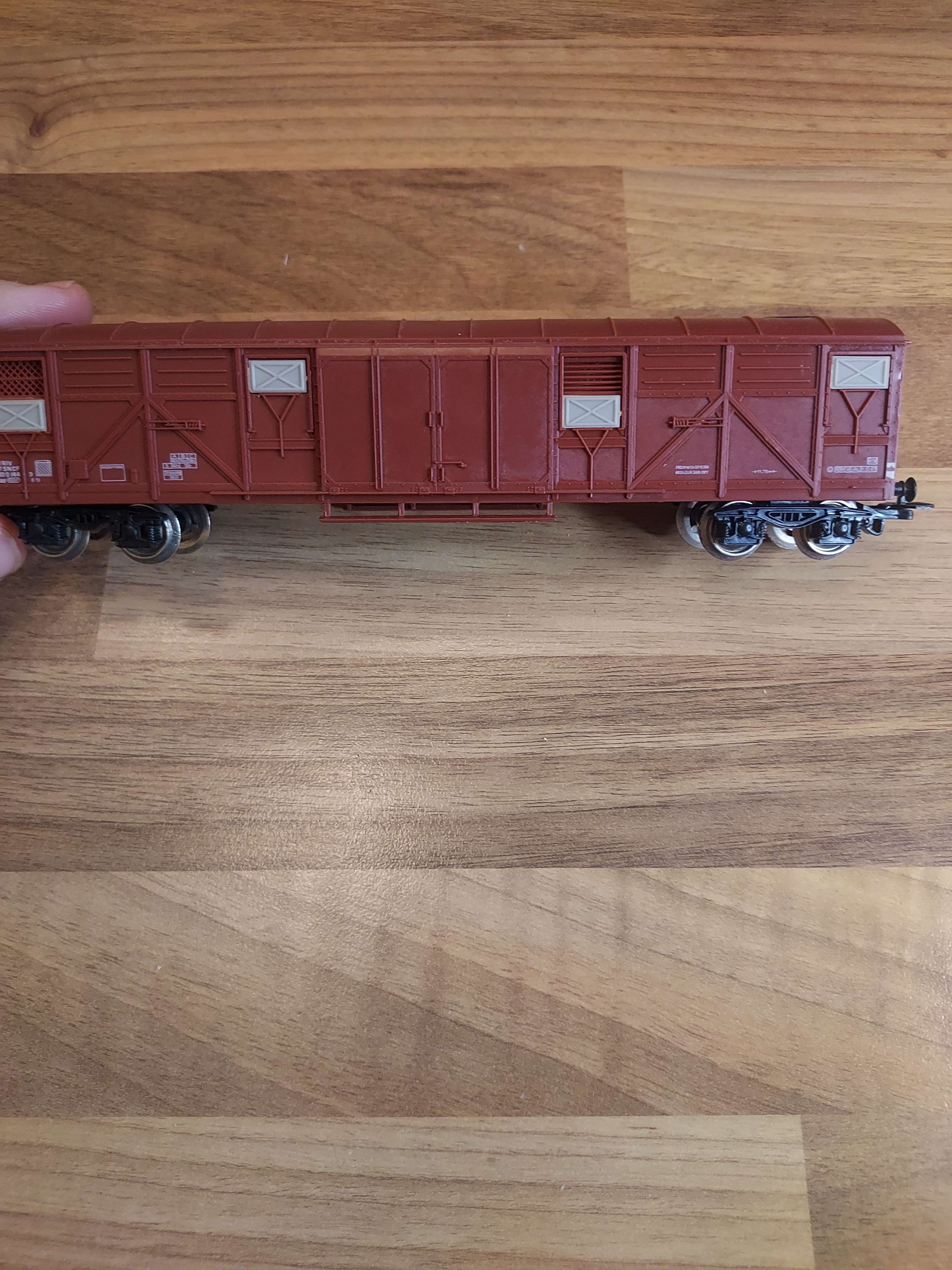 Joue grand wagon couvert HO ref 45