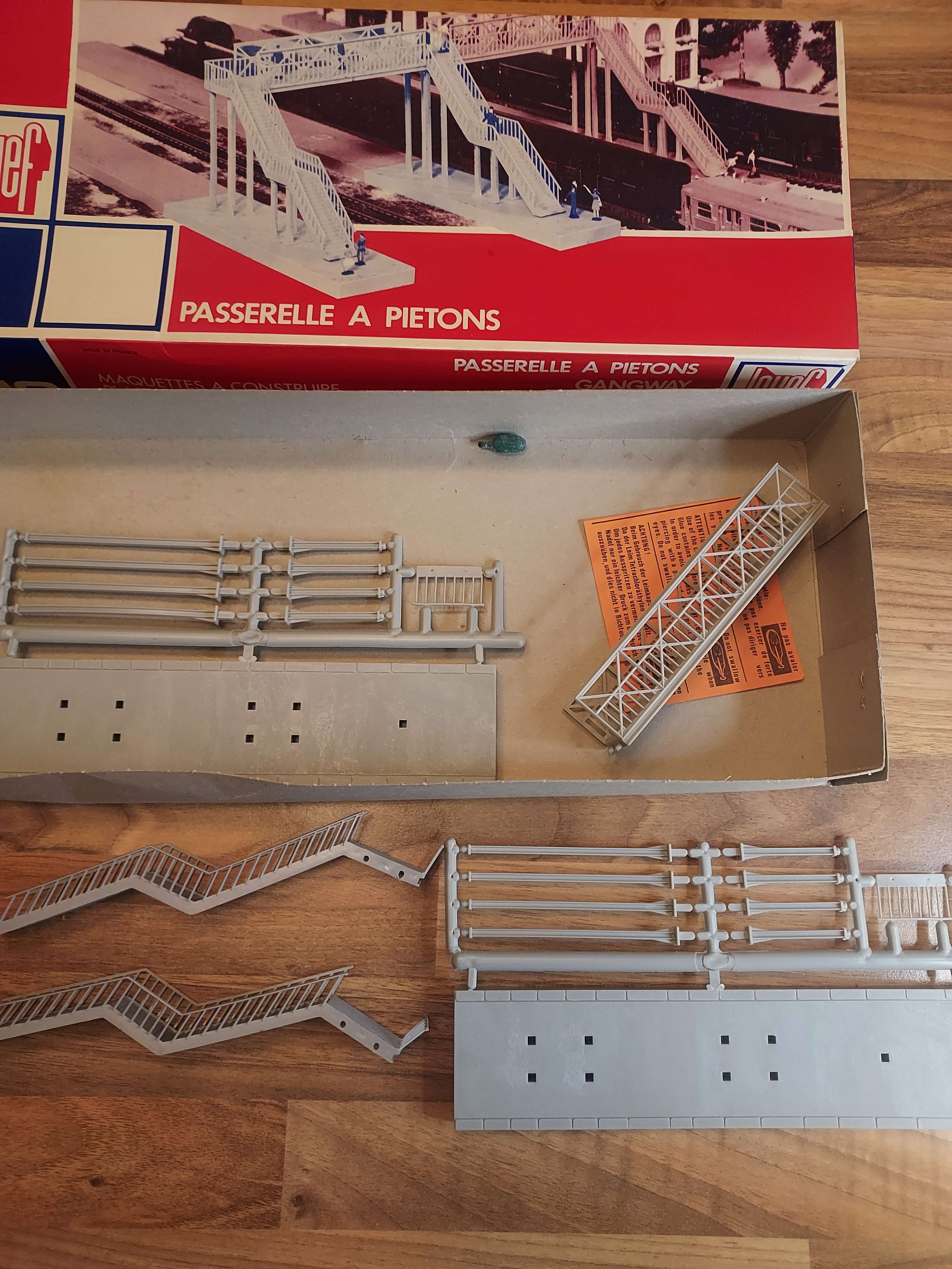 Jouef passerelle &agrave; pi&eacute;ton HO comme neuf