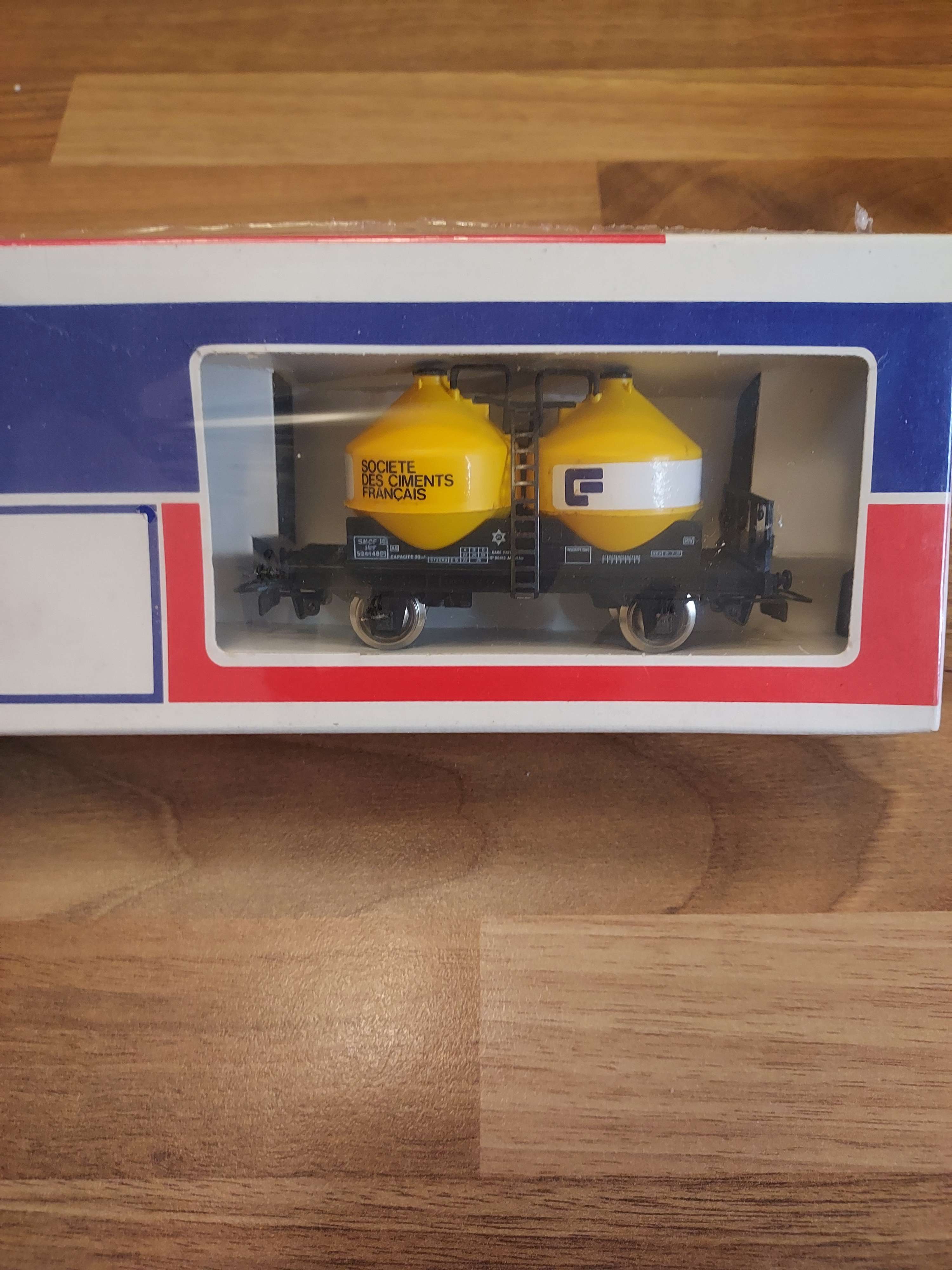 JOUEF WAGON CIMENTIER JAUNE A ESSIEUX CIMENT FRANCE REF 6421