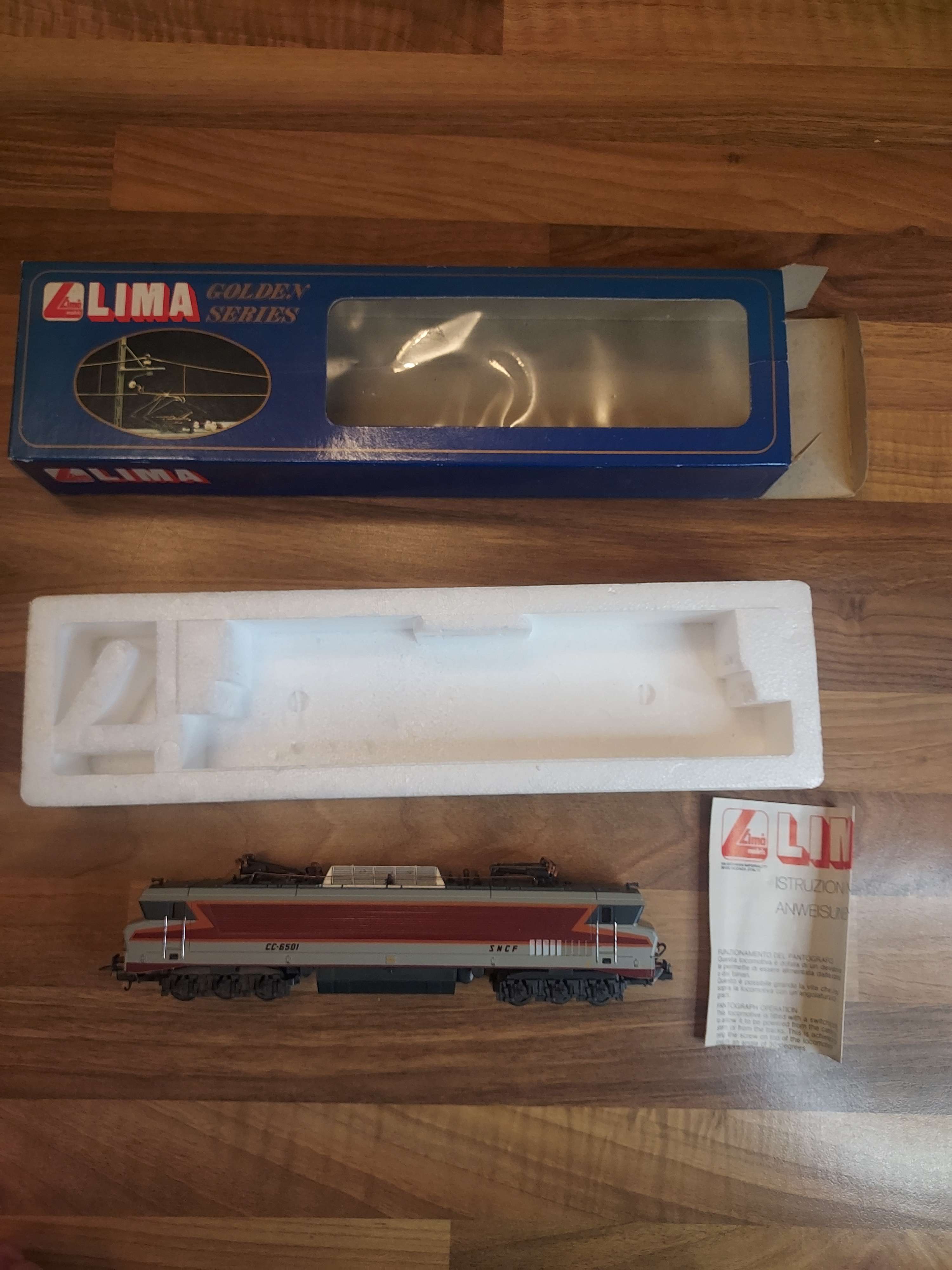 Lima golden series locomotive cc 6501  avec &eacute;clairage invers&eacute; HO 1/87  ref 208050 LG 
