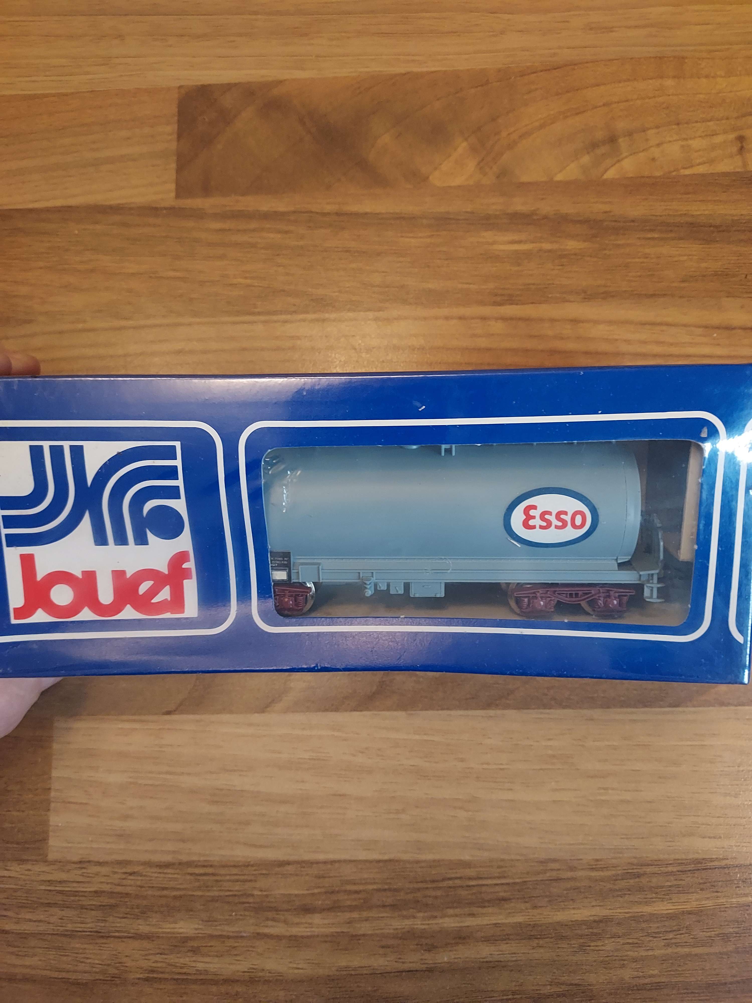 JOUEF UN WAGONS CITERNE A BOGIES ESSO EN BOITE HO ref 6509 HO