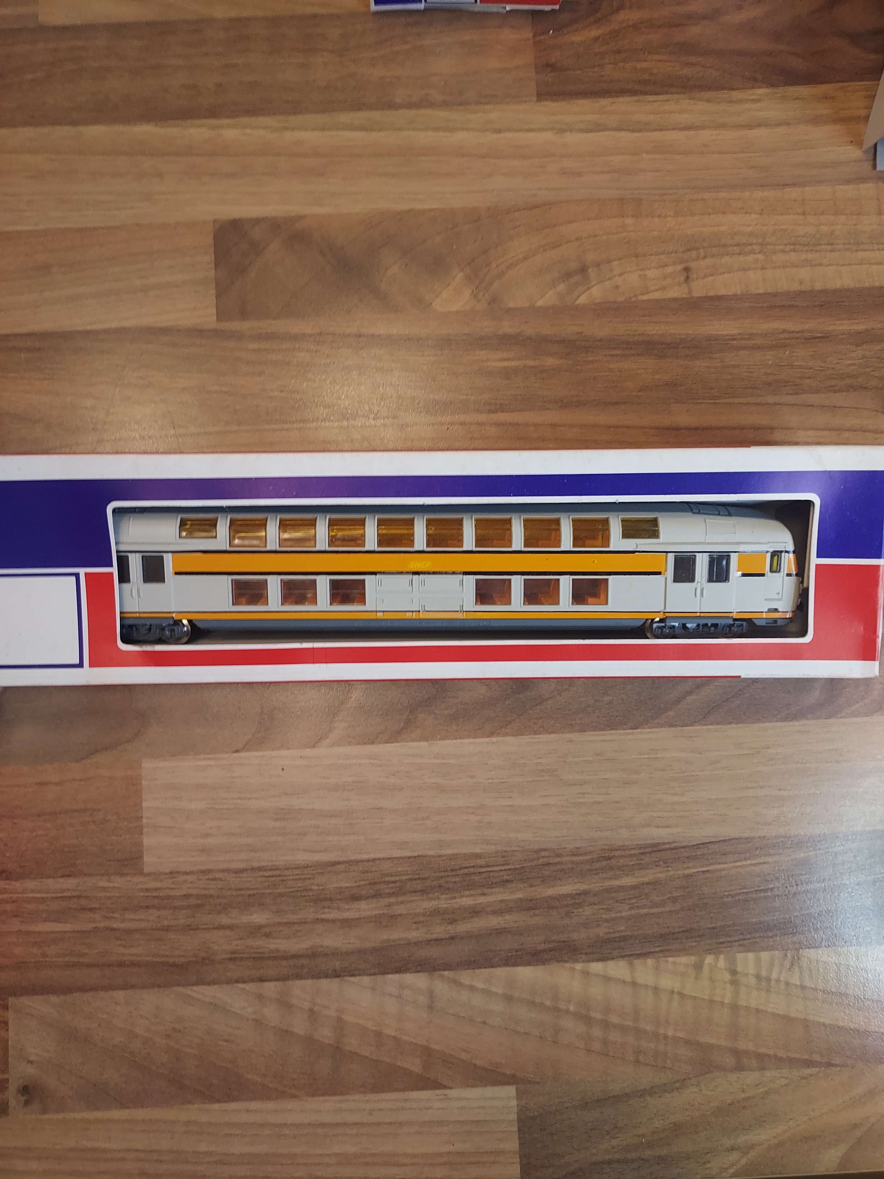 JOUEF VOITURE VOYAGEURS 2 NIVEAUX PILOTE  boite HO r&eacute;f 5081