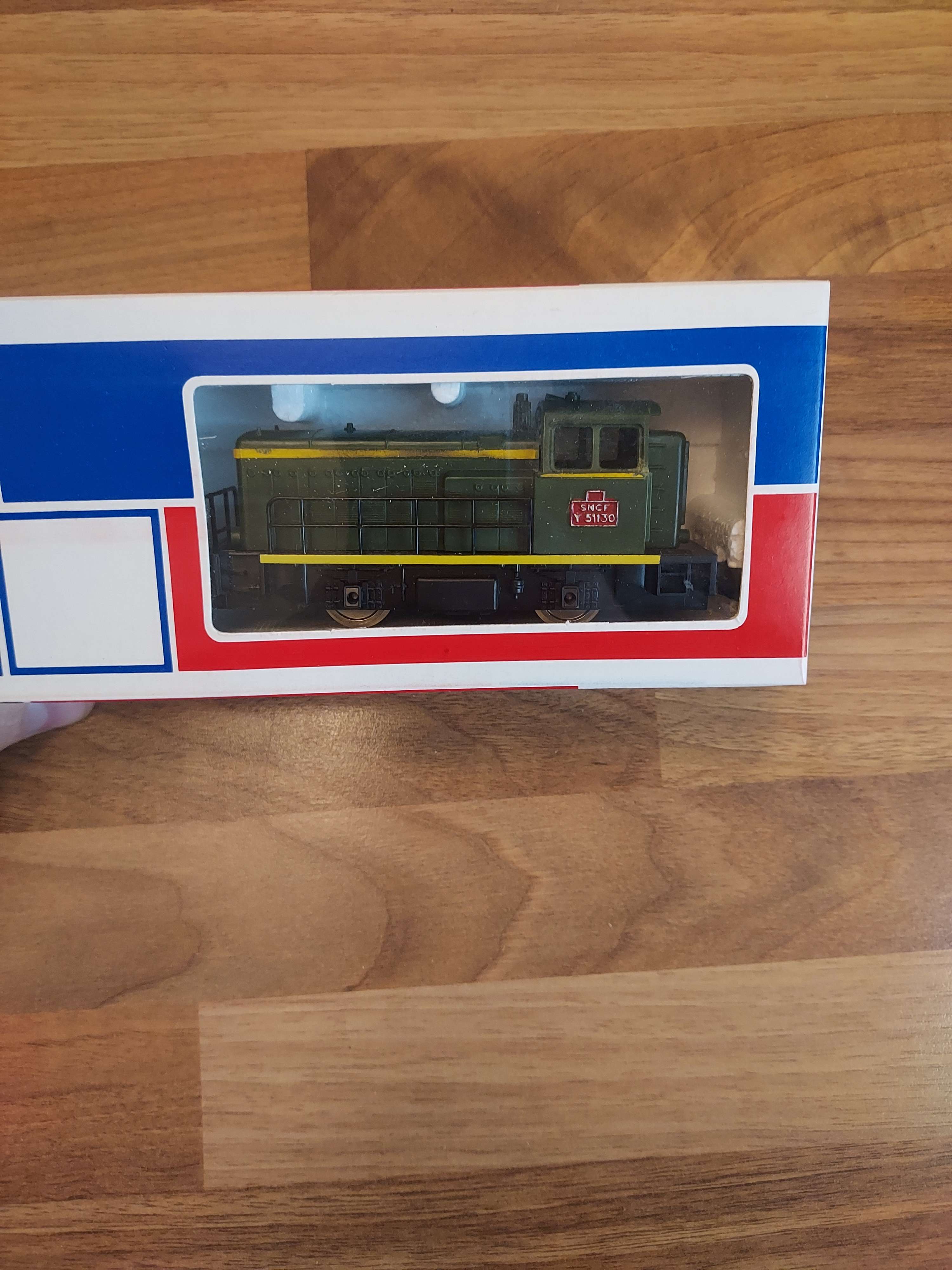 Jouef LOCOMOTIVE DIESEL DE MANOEUVRE HO Y 51130 ref 8501 avec &eacute;clairage et bo&icirc;te 