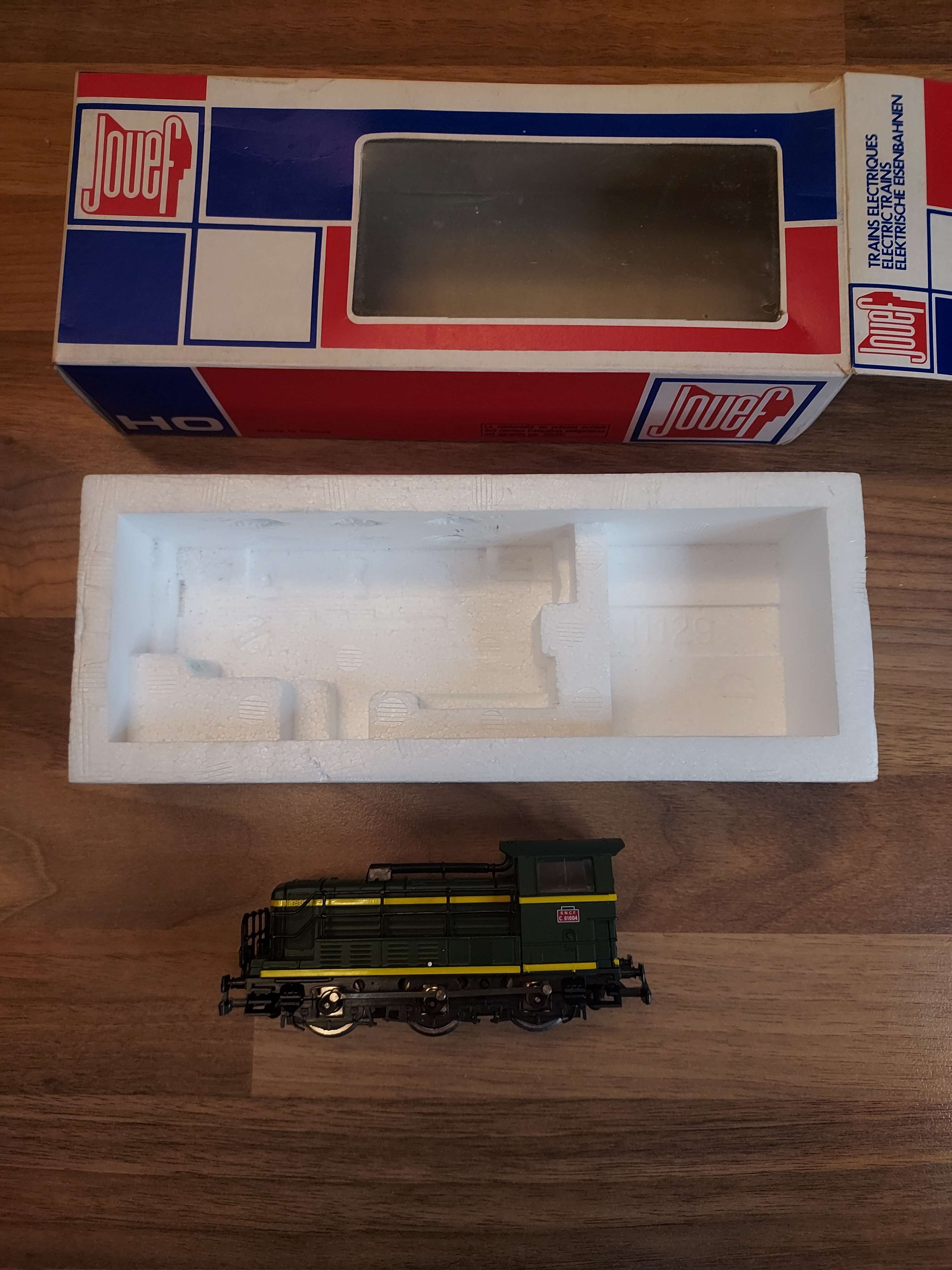 JOUEF HO LOCOMOTIVE DIESEL C 61004 TRAIN ELECTRIQUE 8503 HO avec &eacute;clairage et bo&icirc;te 