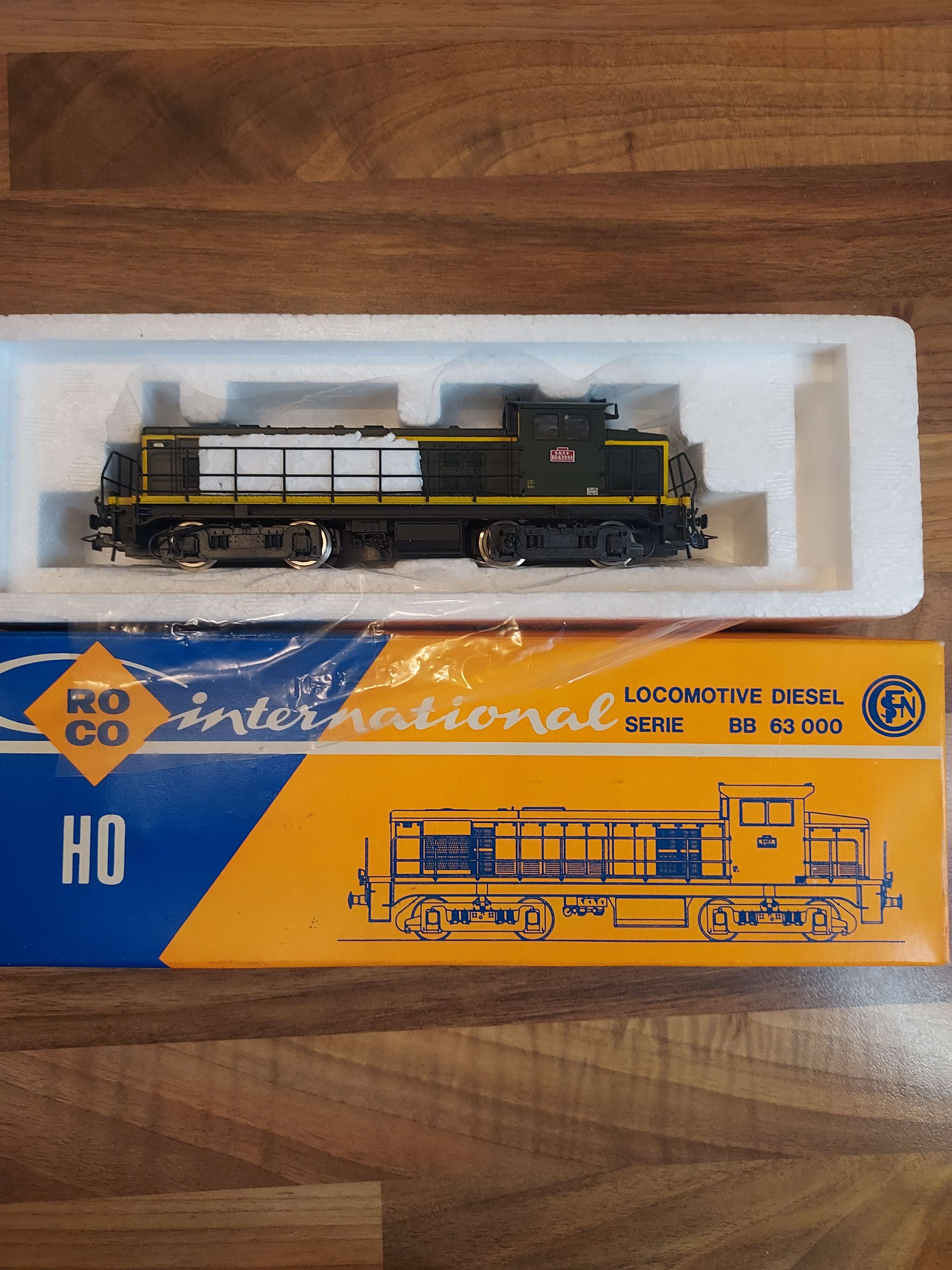 ROCO 04158A - H0 - SNCF locomotive diesel BB 63998 HO avec &eacute;clairage bo&icirc;te 