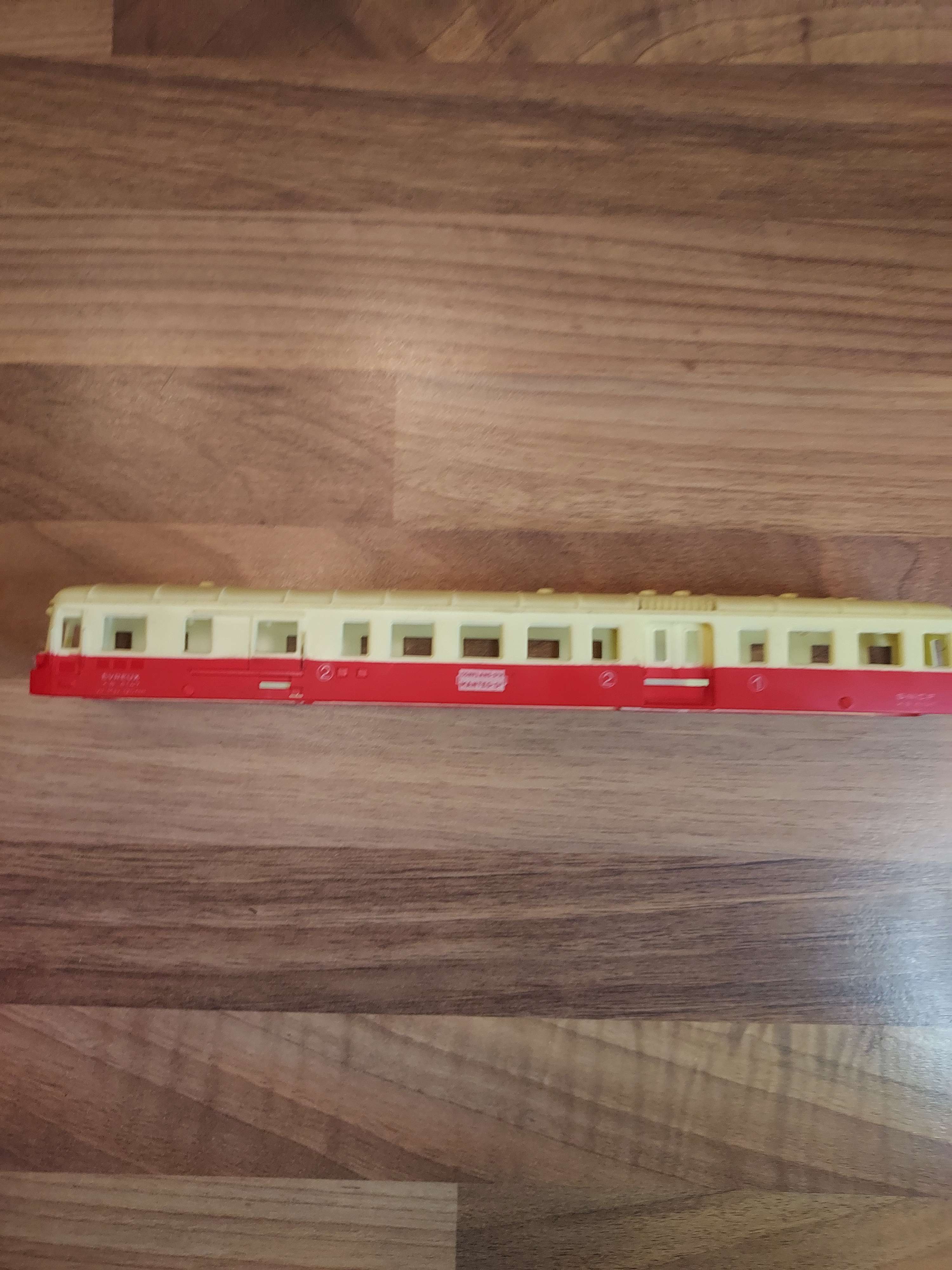 Jouef caisse carrosserie coque autorail picasso HO Evreux XB 8147 ref 12