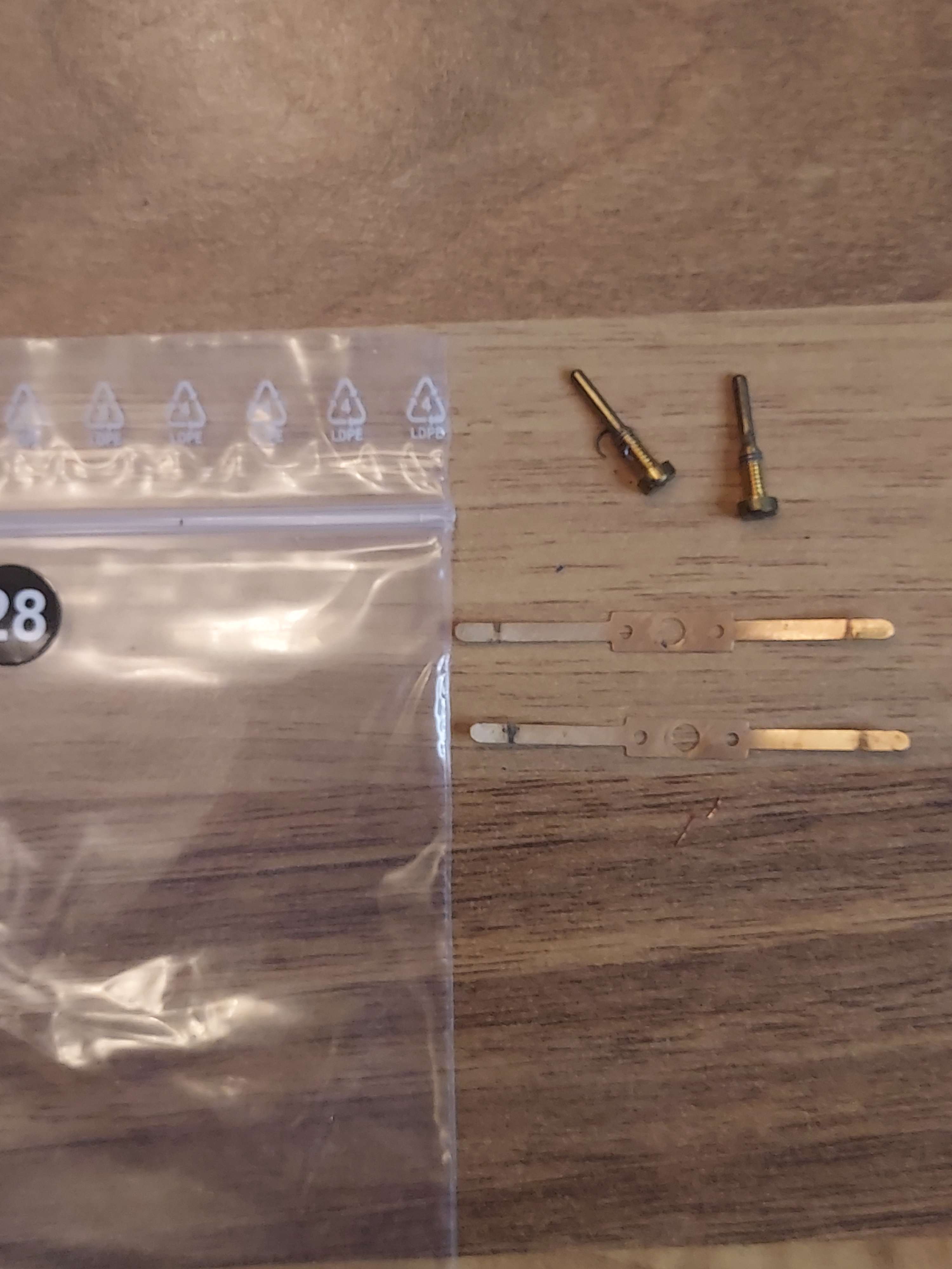 Jouef 2 lamelles de contact avec vis de tgv sud est  HO ref 28