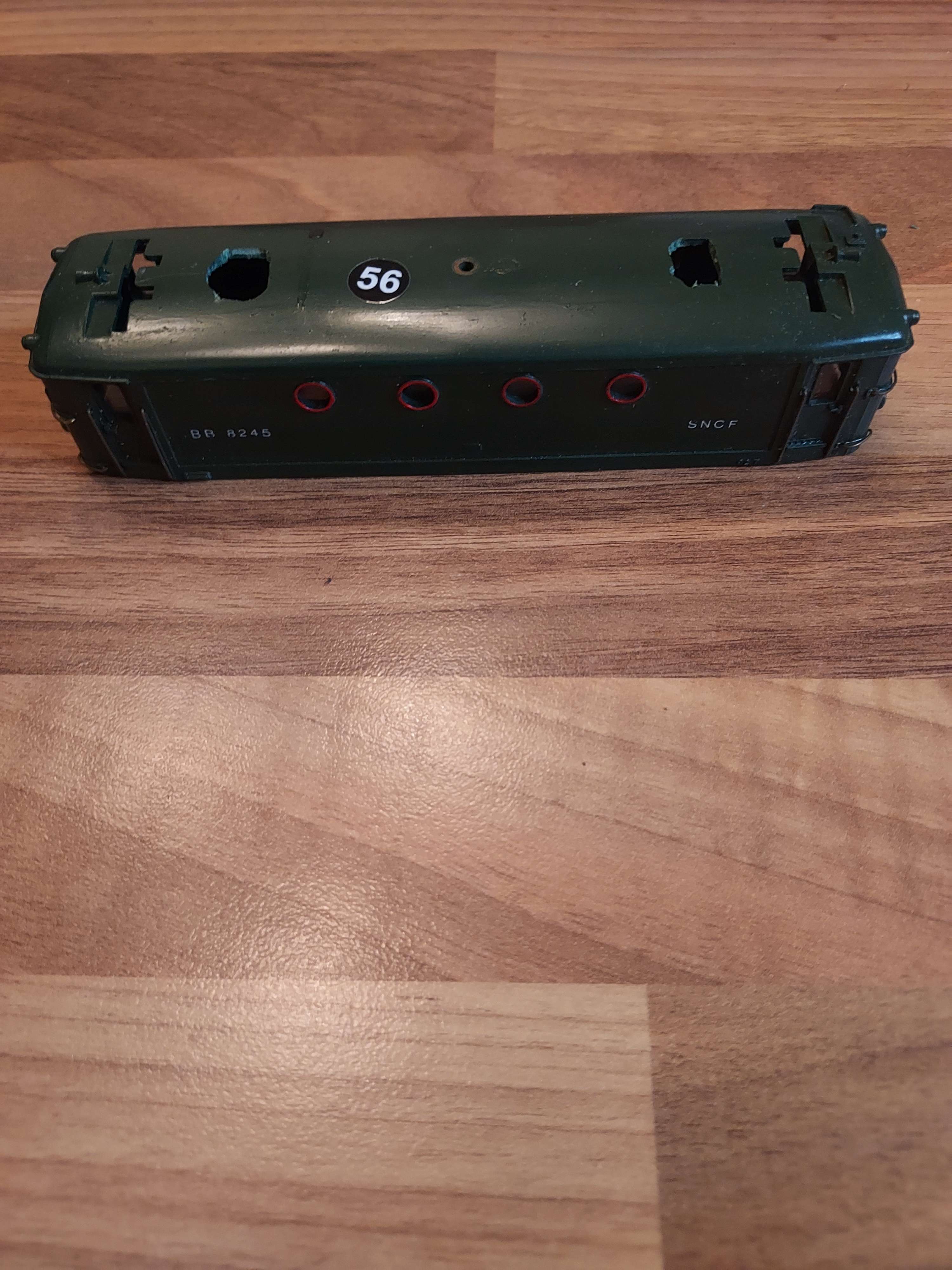 Meccano caisse carrosserie coque de locomotive BB 8245  HO ( 56 )