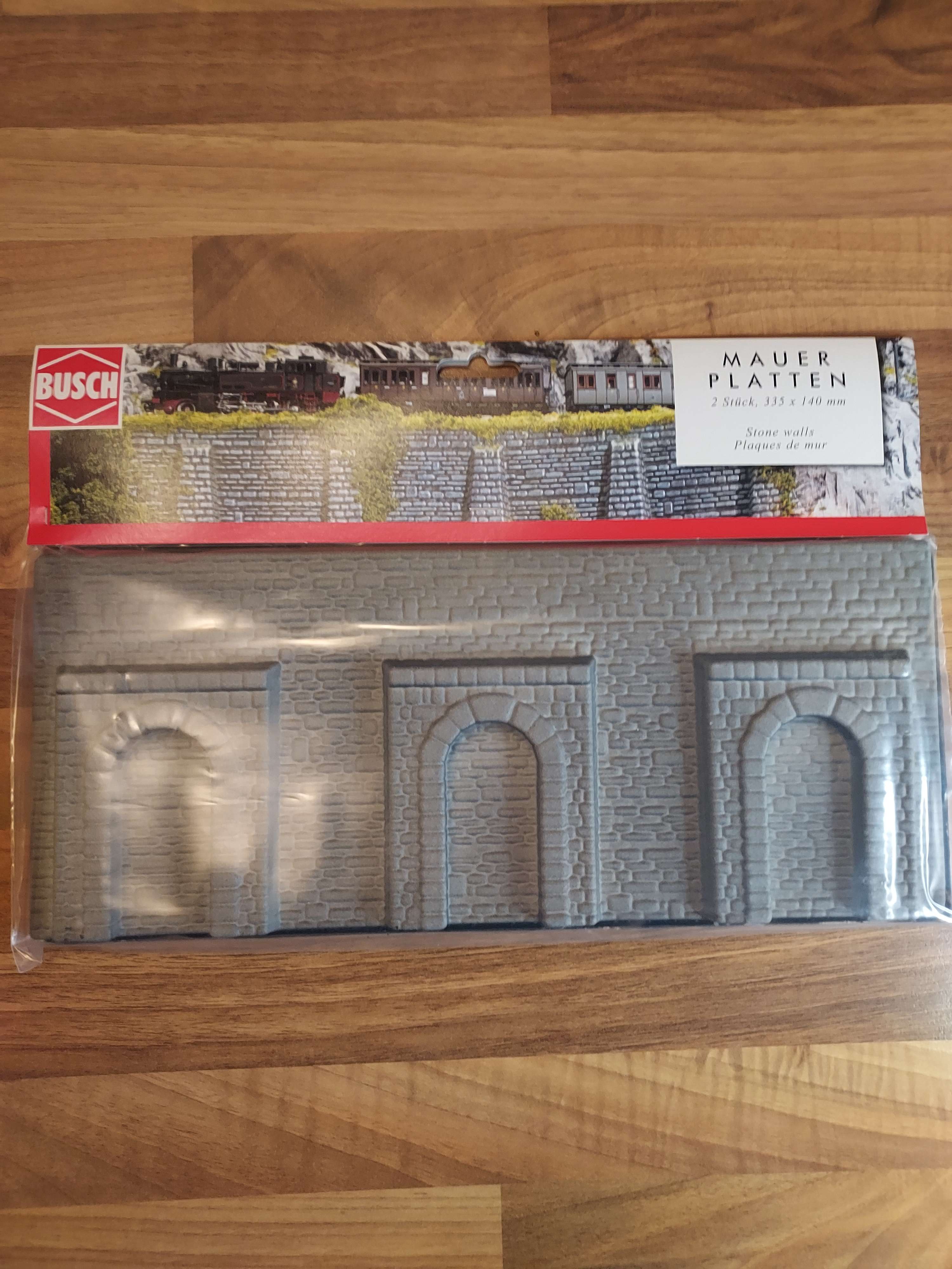 Mur de sout&egrave;nement avec arcades - BUSCH 7032 - HO 