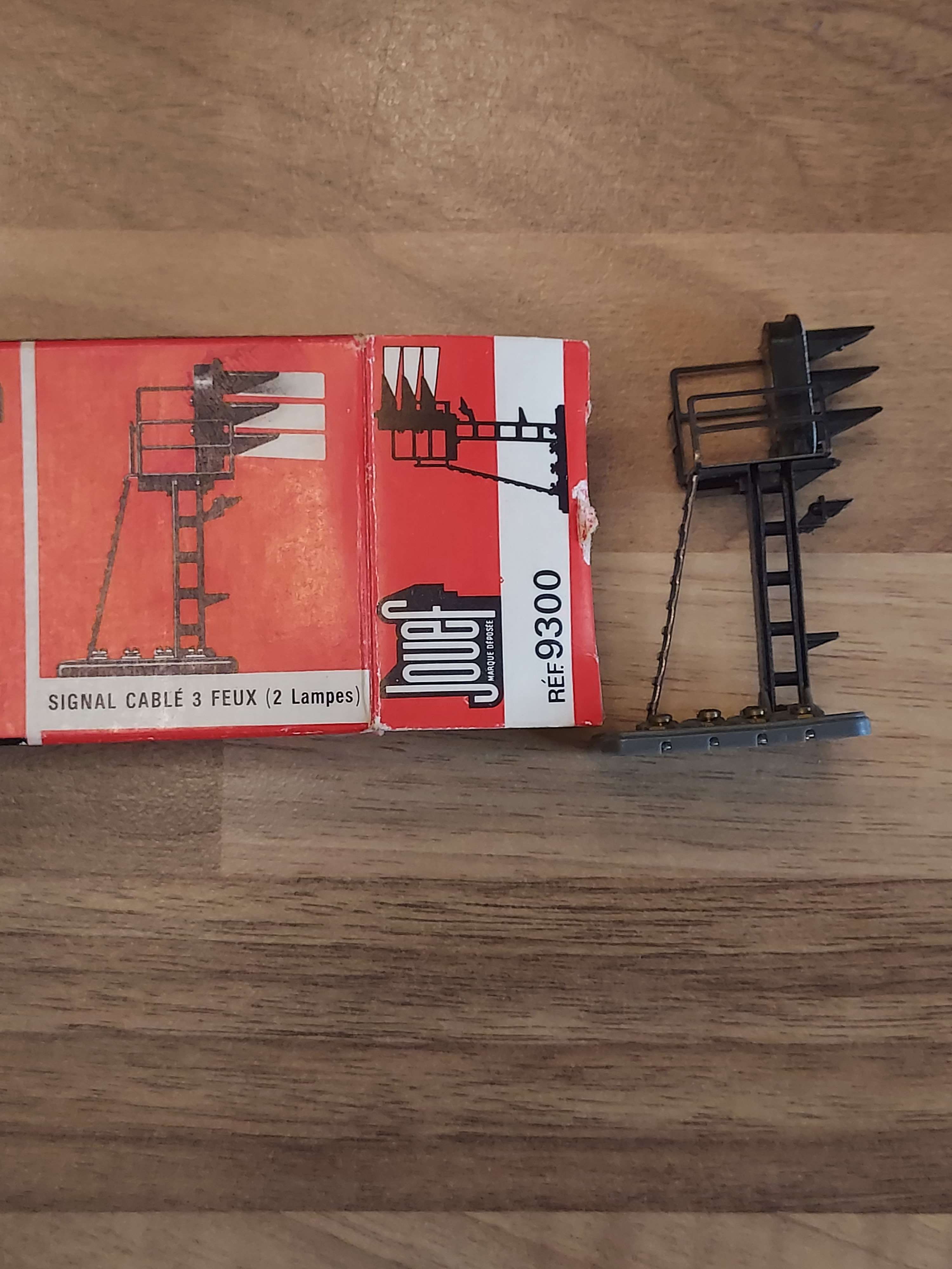 JOUEF HO FEU SIGNAL 9300 fonctionne 