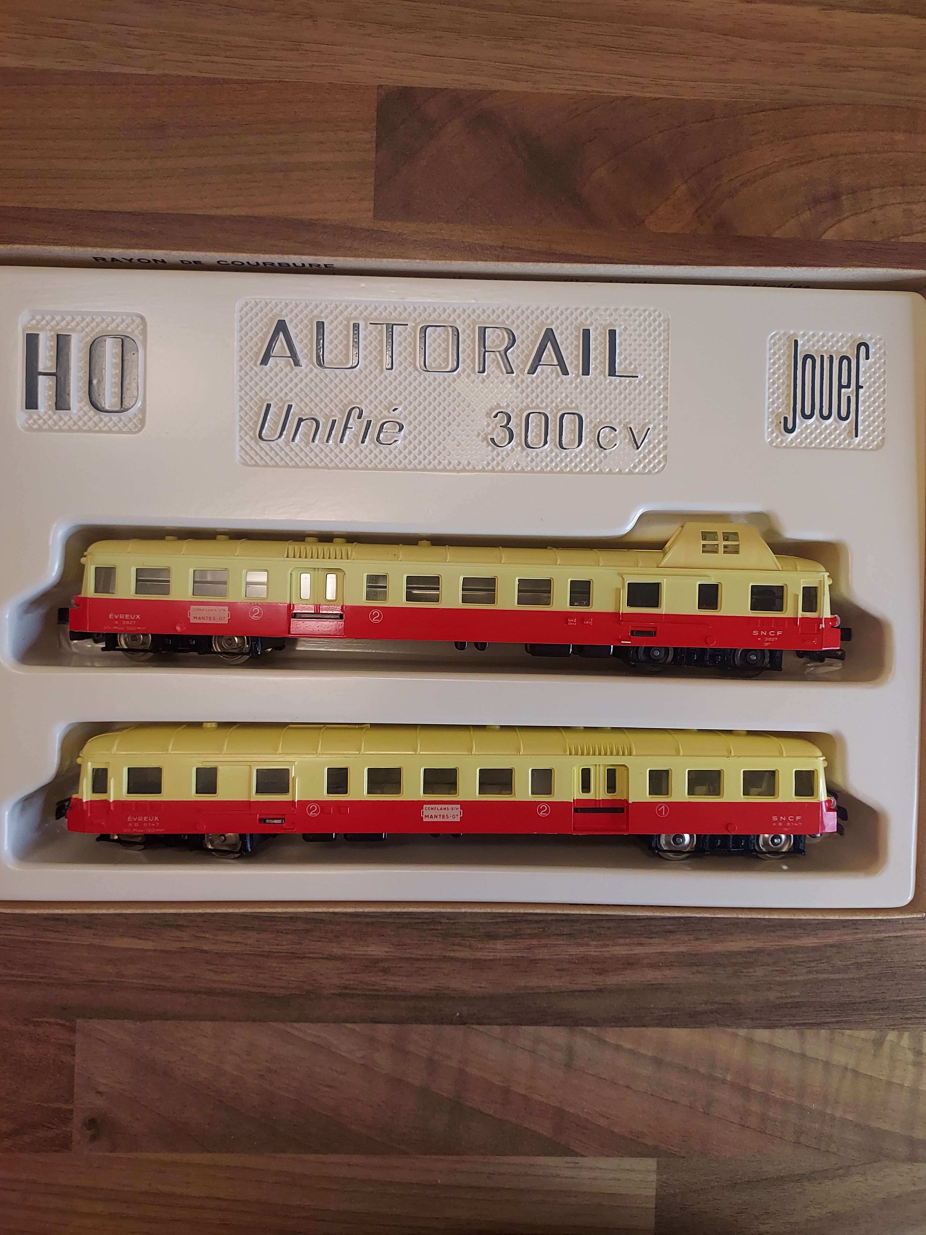 Jouef Autorail UNIFI&Eacute; Ret 760 avec boite HO tbe