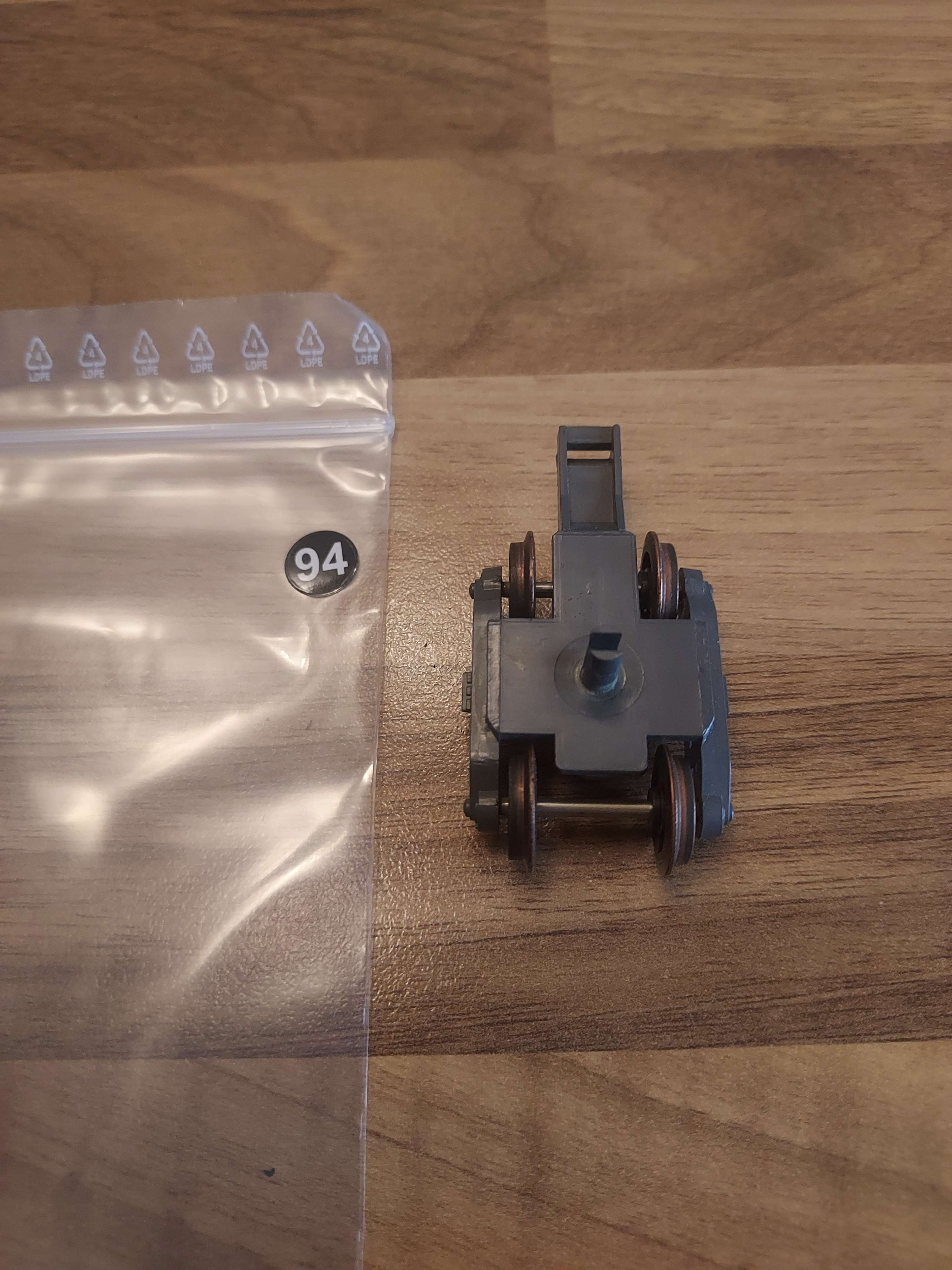 JOUEF bogie avec essieux a clipse porteur pour autorail BUDD de la SNCF  HO ref 94