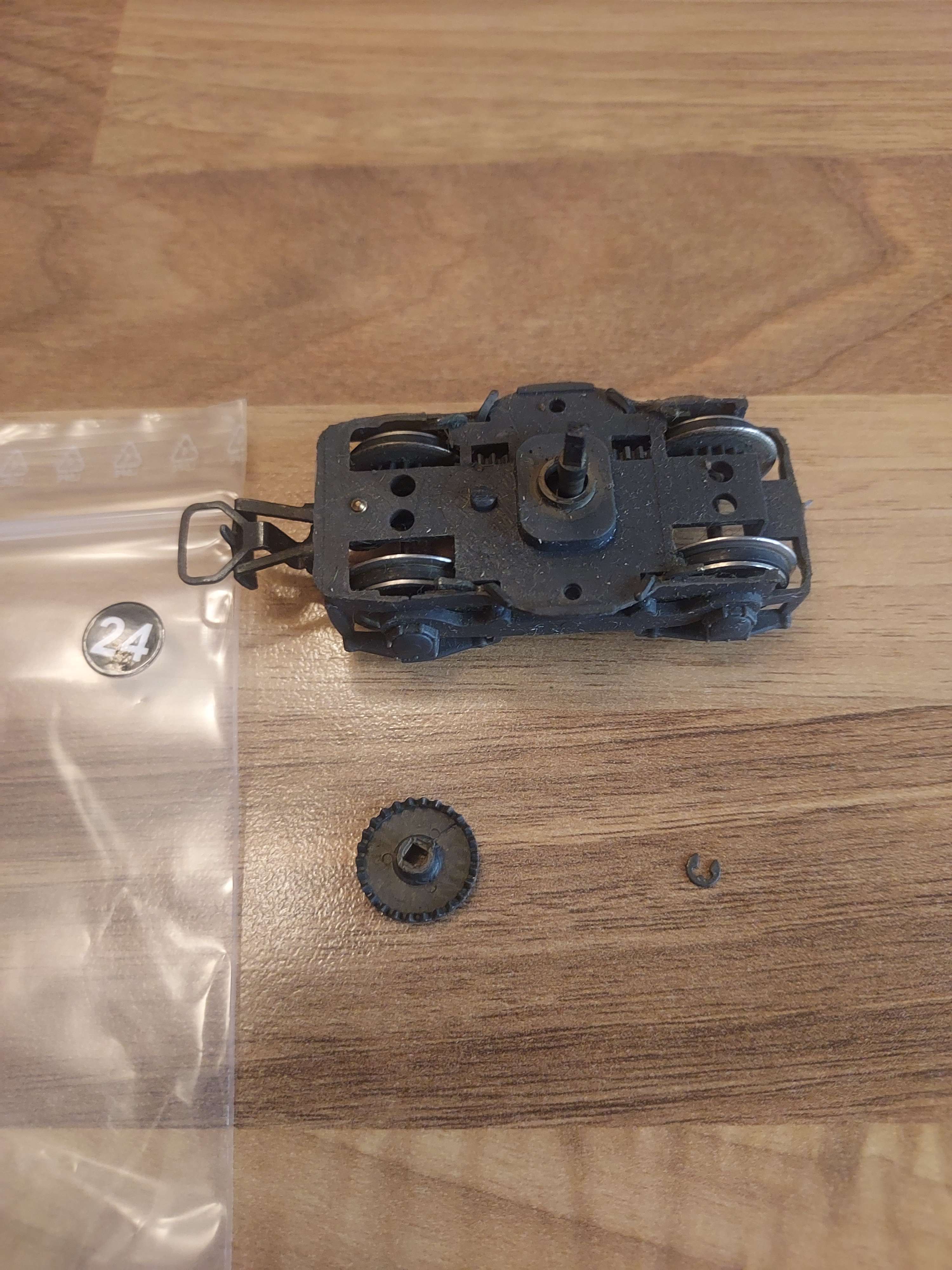 Jouef bogie avec essieux et engrenages pour  locomotive BB 12079 HO ref 24