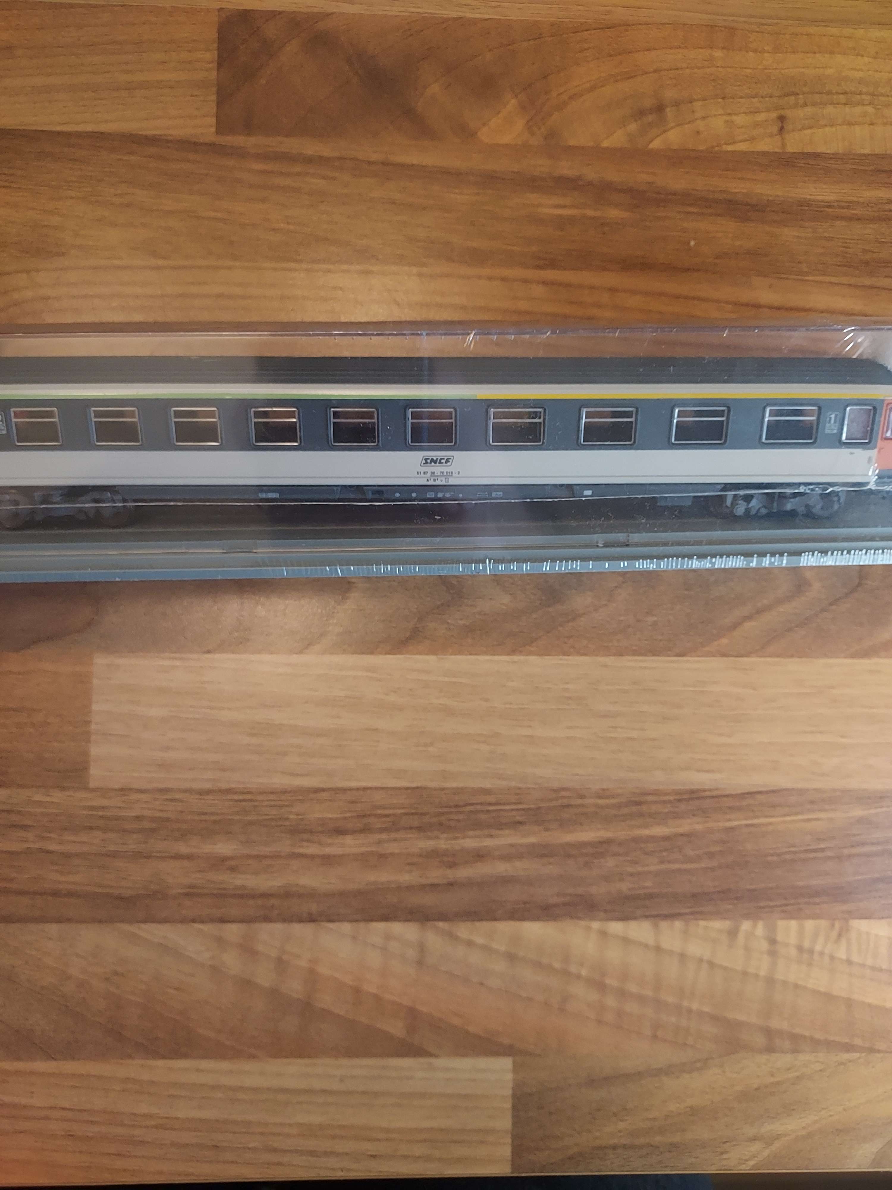 Jouef voiture corail 1et 2 classe  ref 536200 sous blister bo&icirc;te cristal 