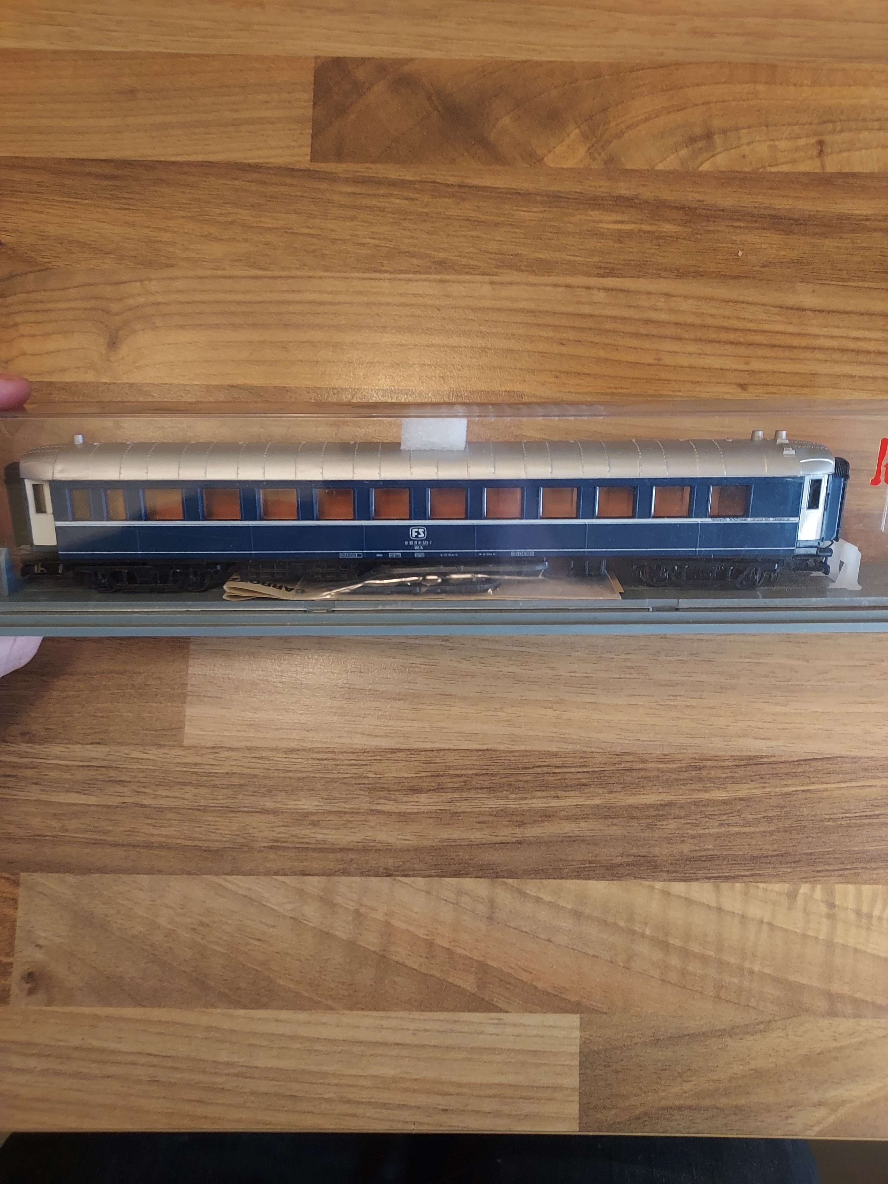 Jouef voiture lit H0 5313 de la FS HO avec boite cristal 