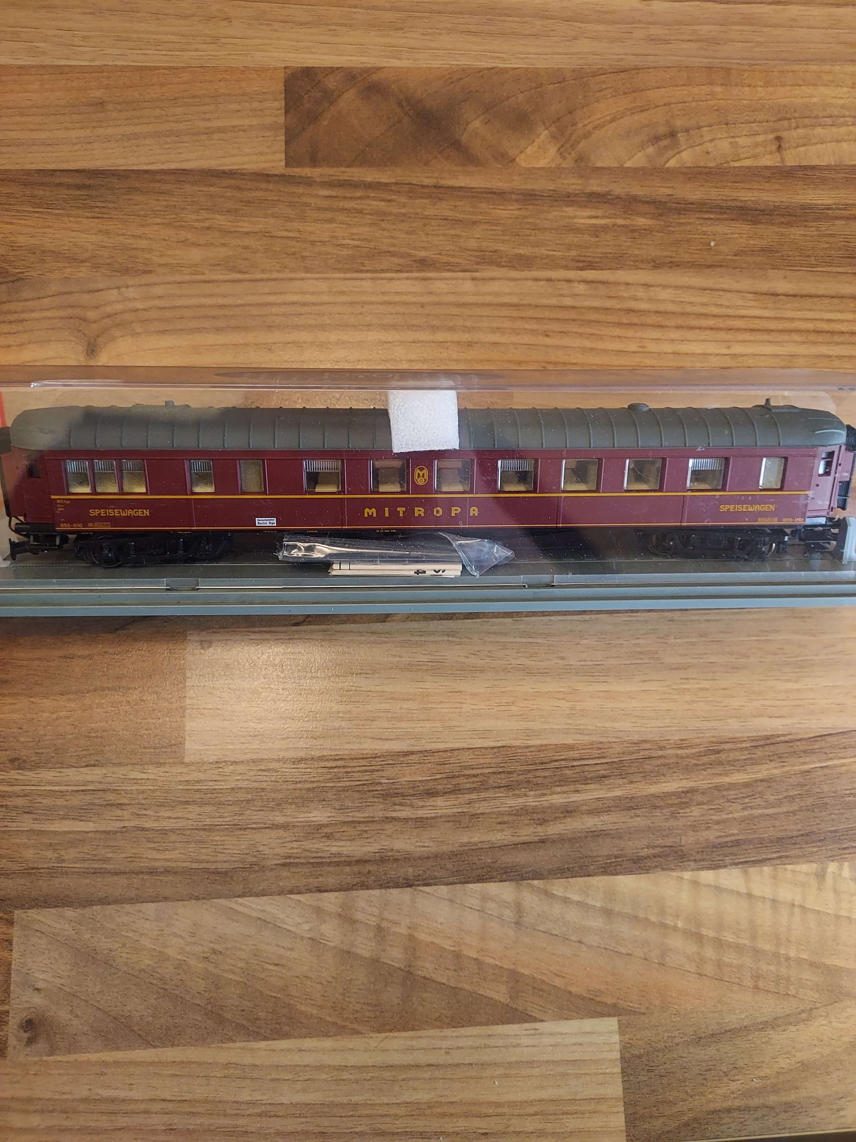 Jouef wagon restaurant mitropa ref 530400 HO avec boite cristal 