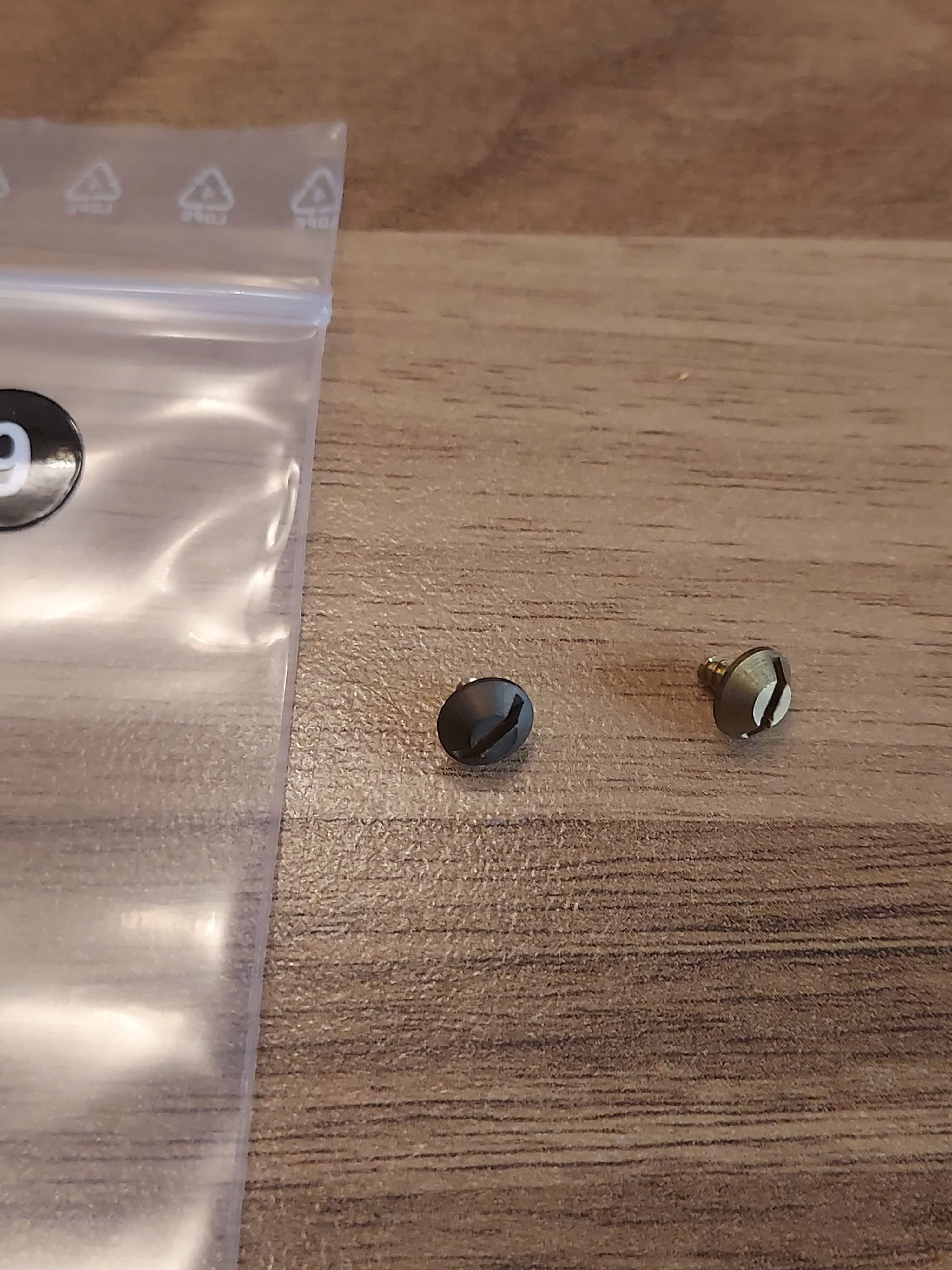 Jouef lot de 2 vis pour l'est de tgv sud est HO ref 9 