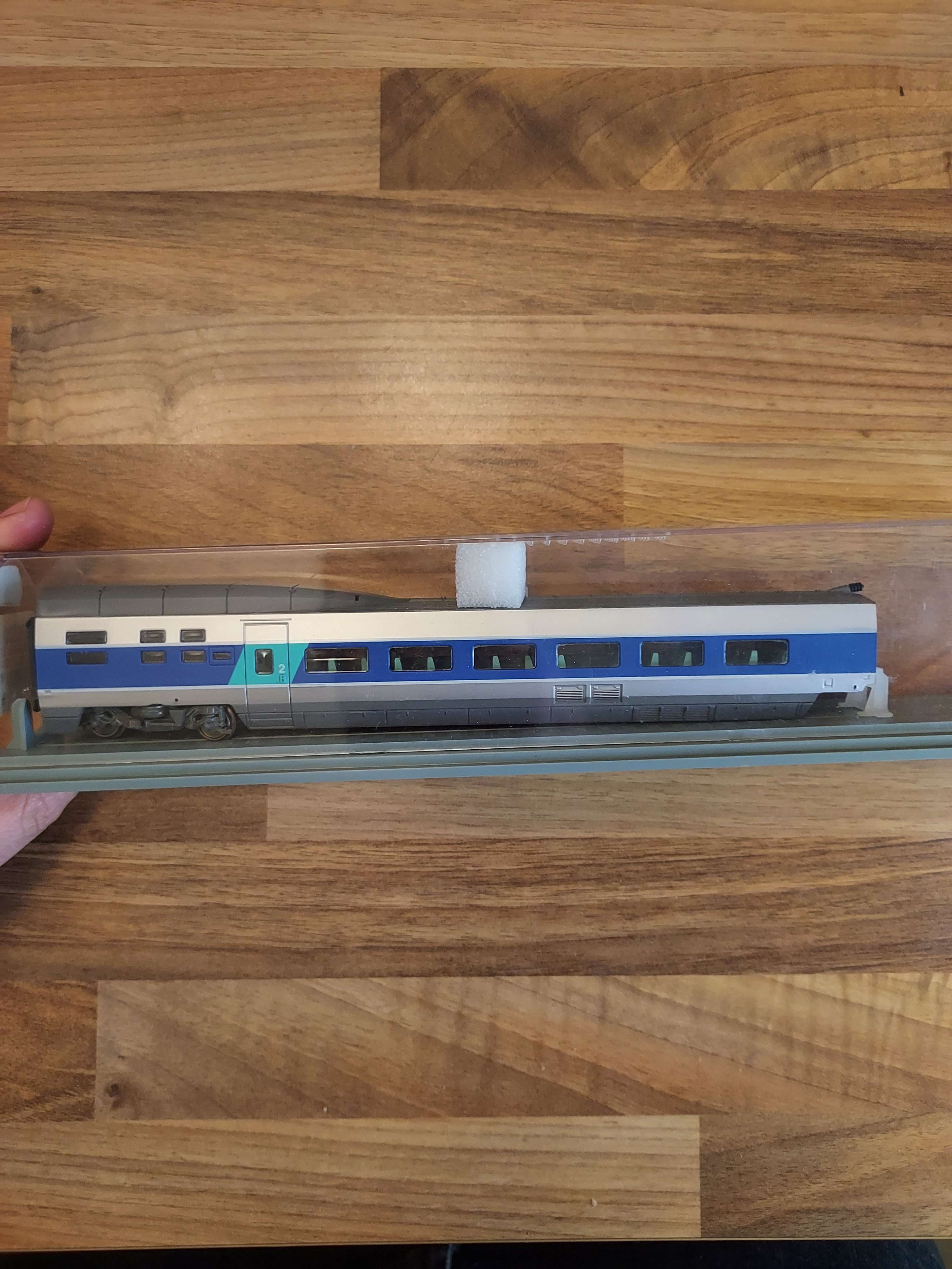 Jouef voiture  tgv Atlantique 2 e classe version modelisme am&eacute;nag&eacute;e avec boite cristal  590500