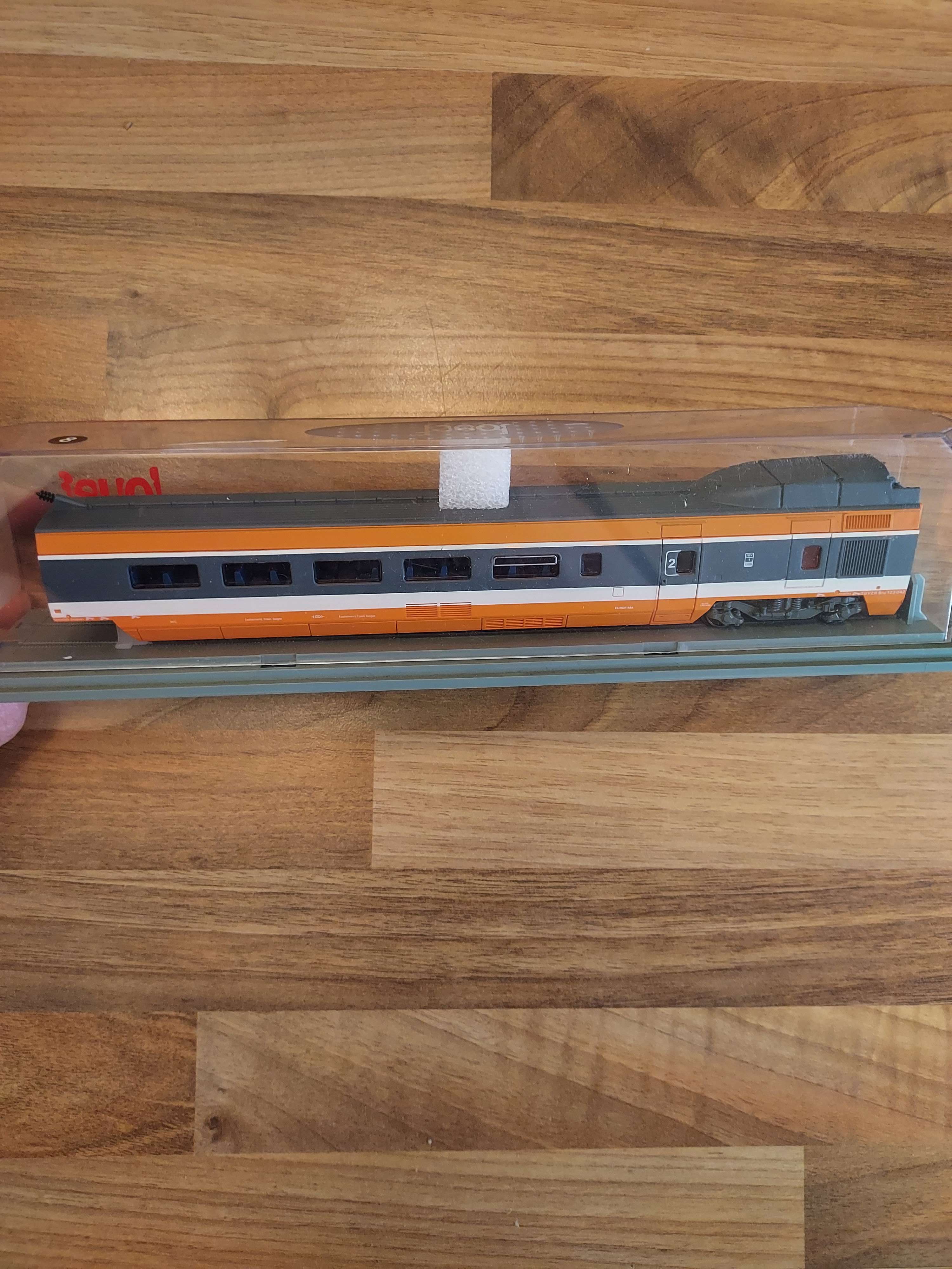 Jouef voiture tgv sud est 2 e classe avec boite cristal ref 8 HO 580500