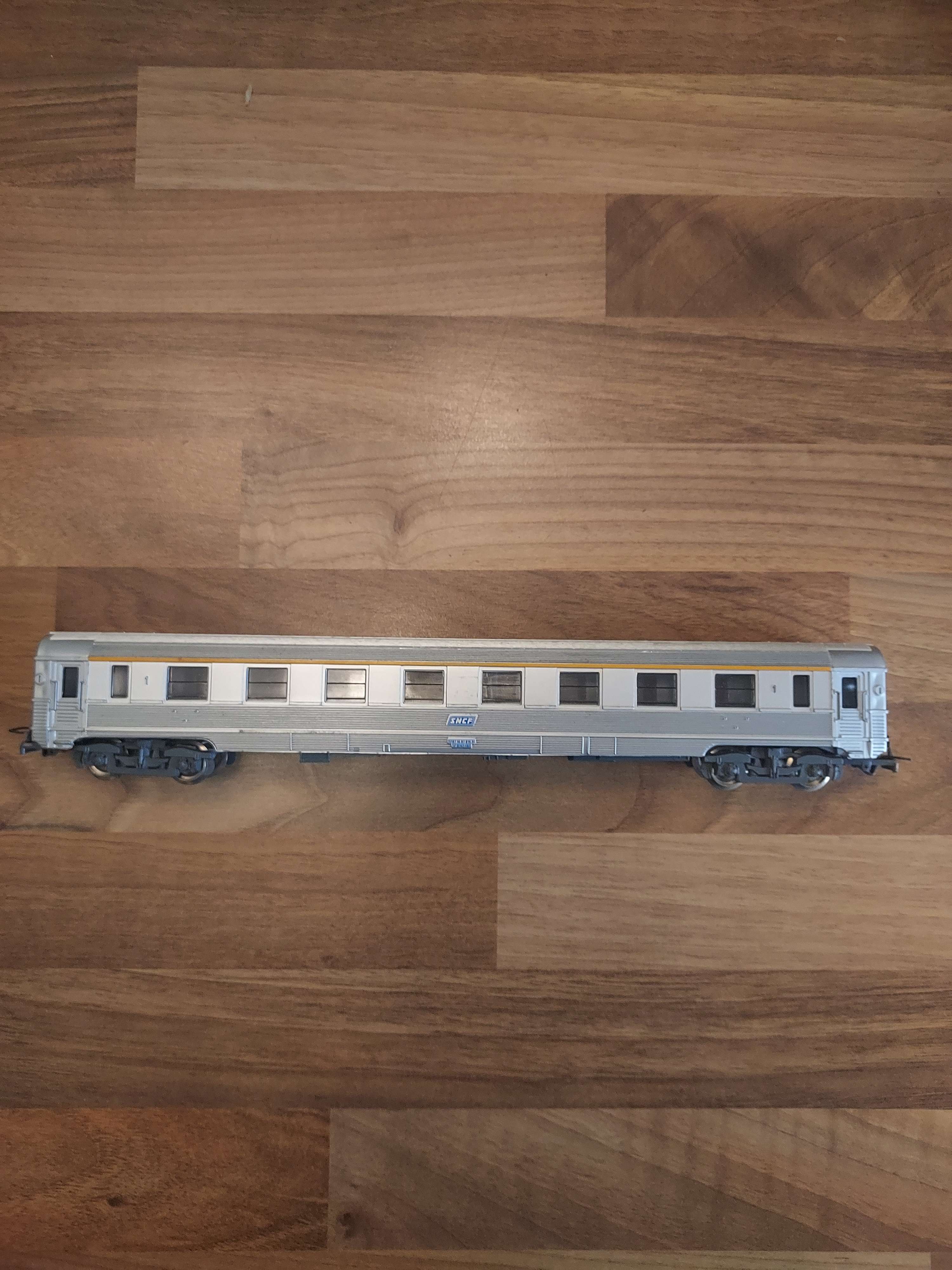 Jouef voiture voyageurs HO ref 28 