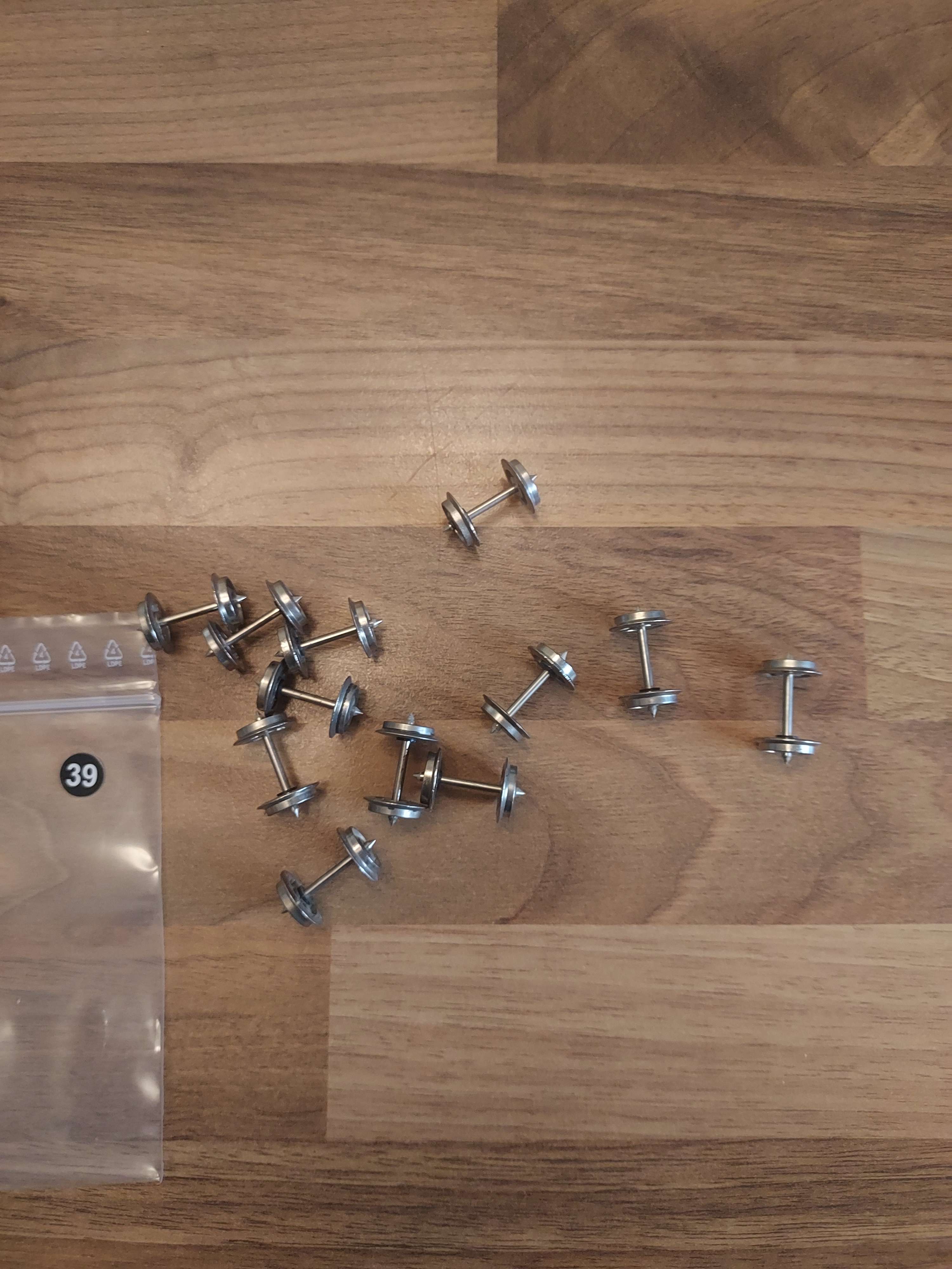 Jouef lots de 12 essieux isoler HO ref 39