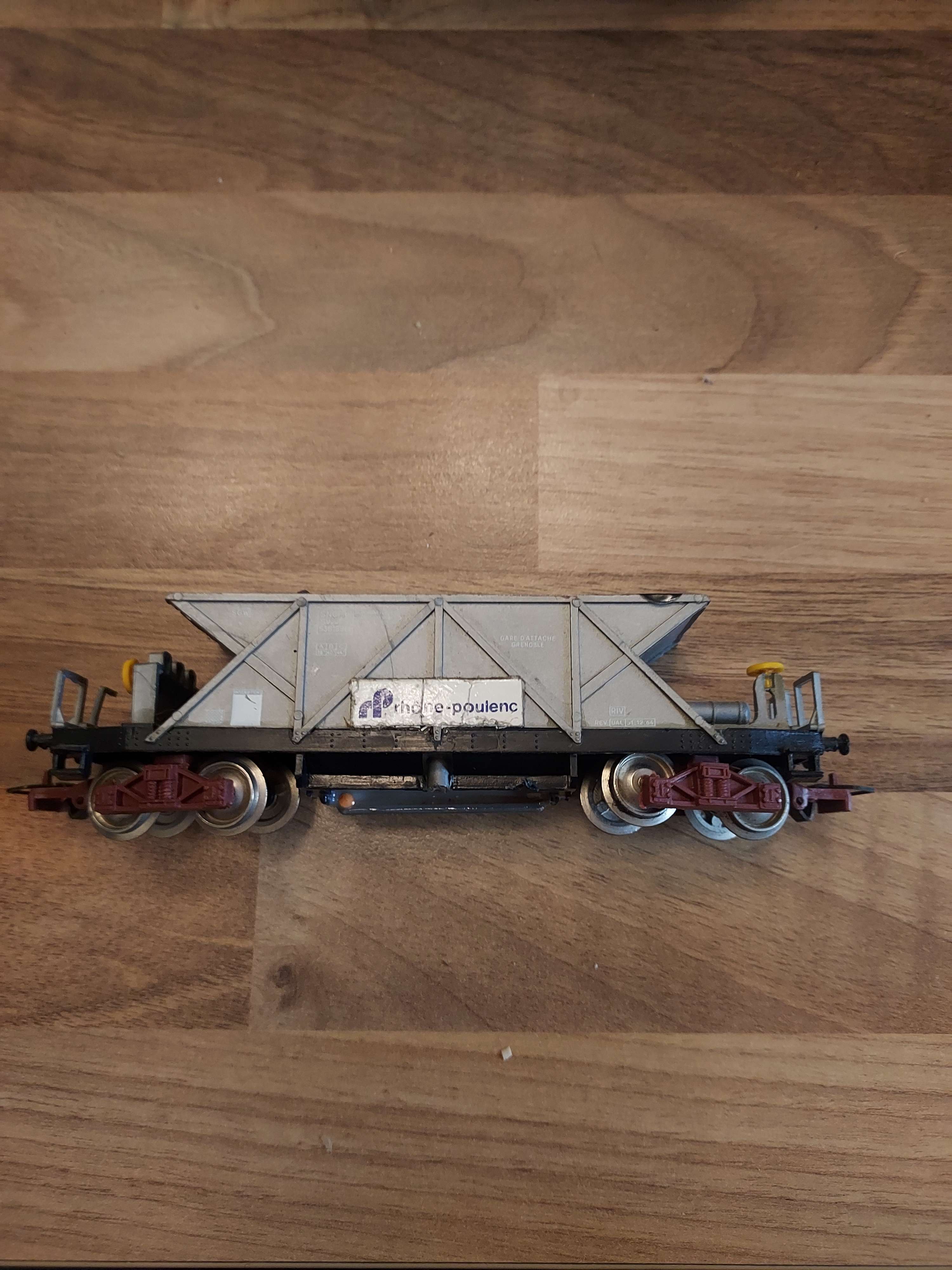 Jouef wagon tr&eacute;mie rhone poulenc avec changement HO ref 41