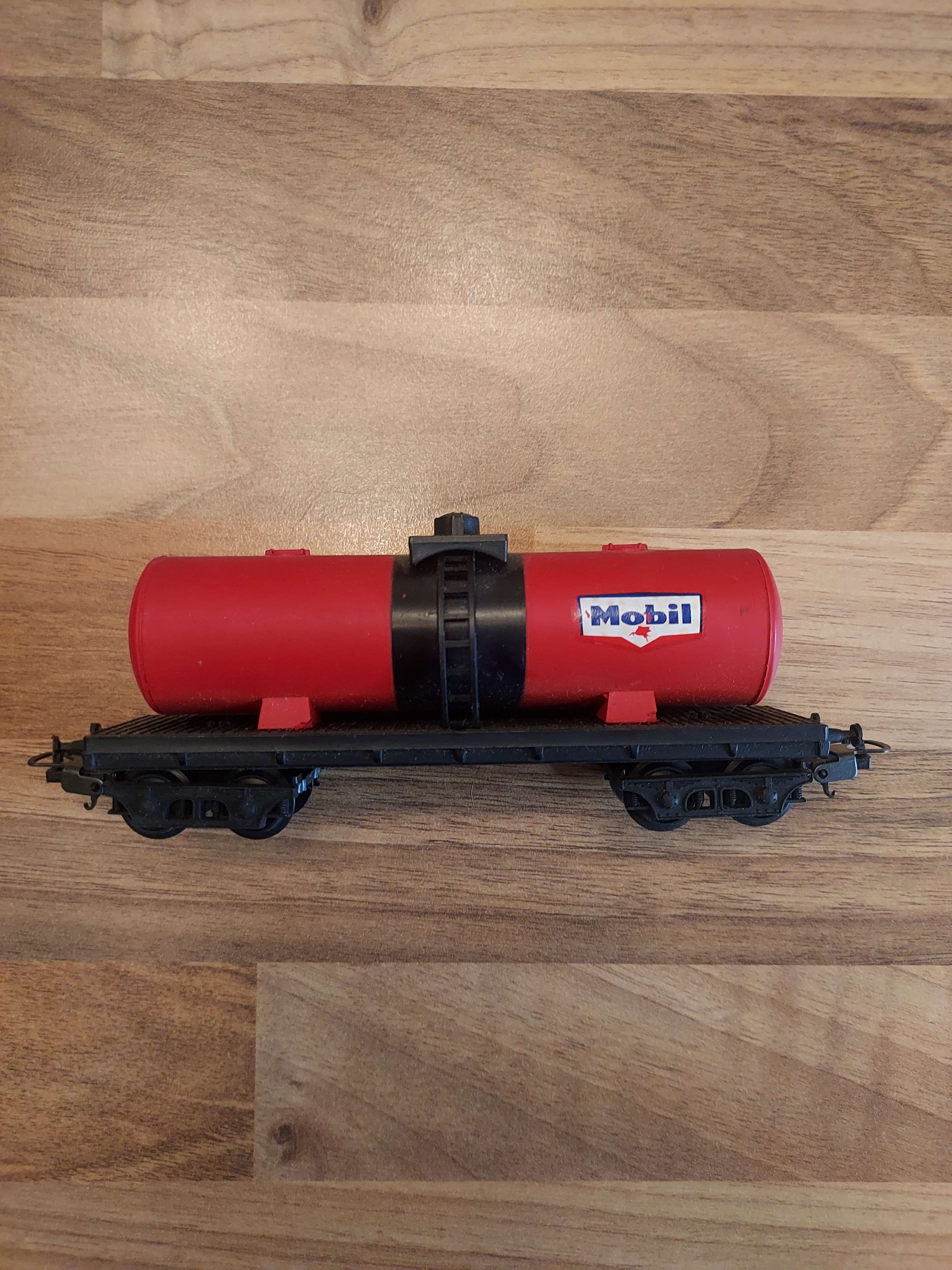 Lima wagon citerne Mobil HO 