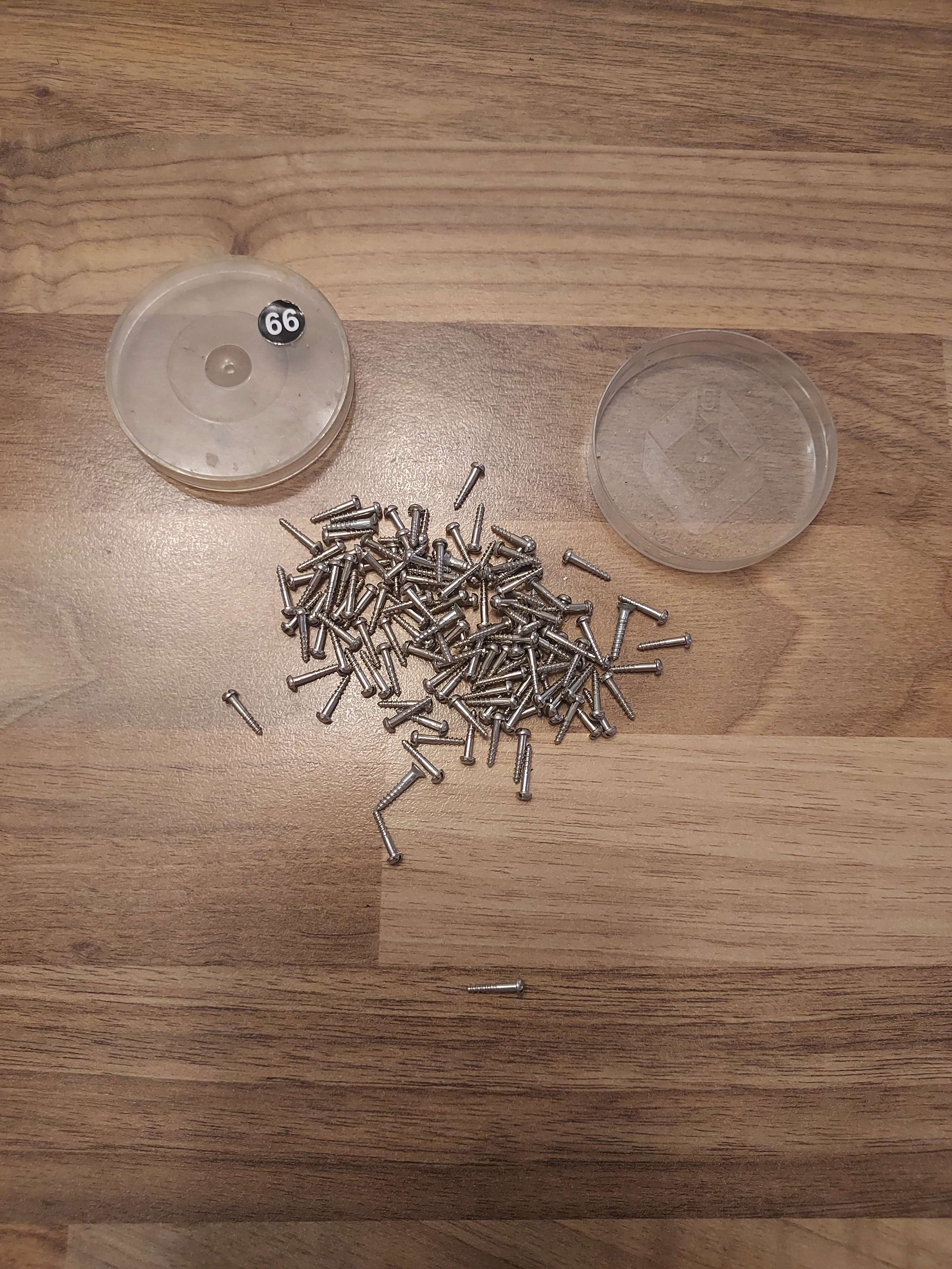 Jouef lot de 130 vis HO neuf ref 66