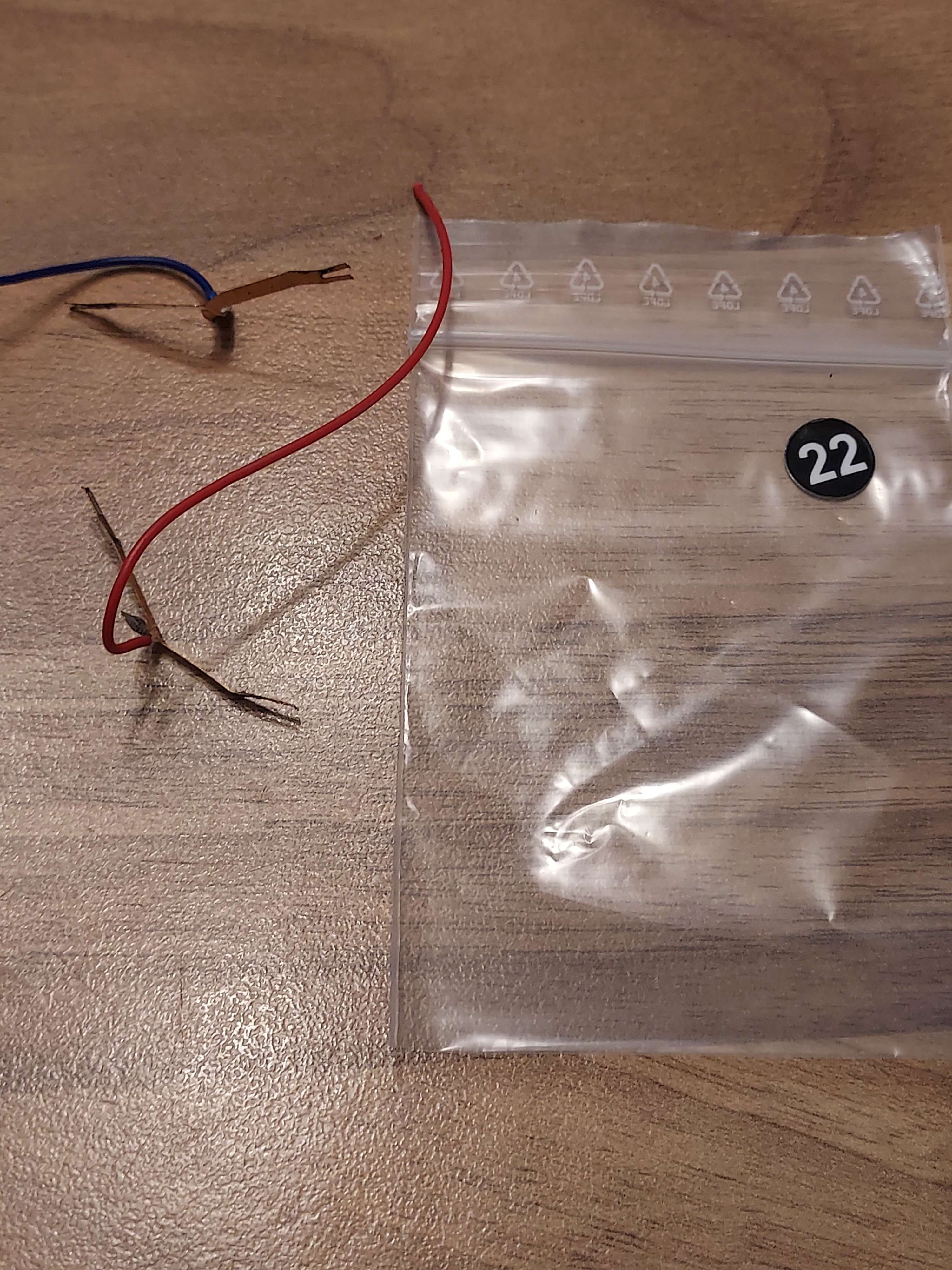 Mehano lots de deux lamelles de contact pour motrice tgv mehano Ho ref 22