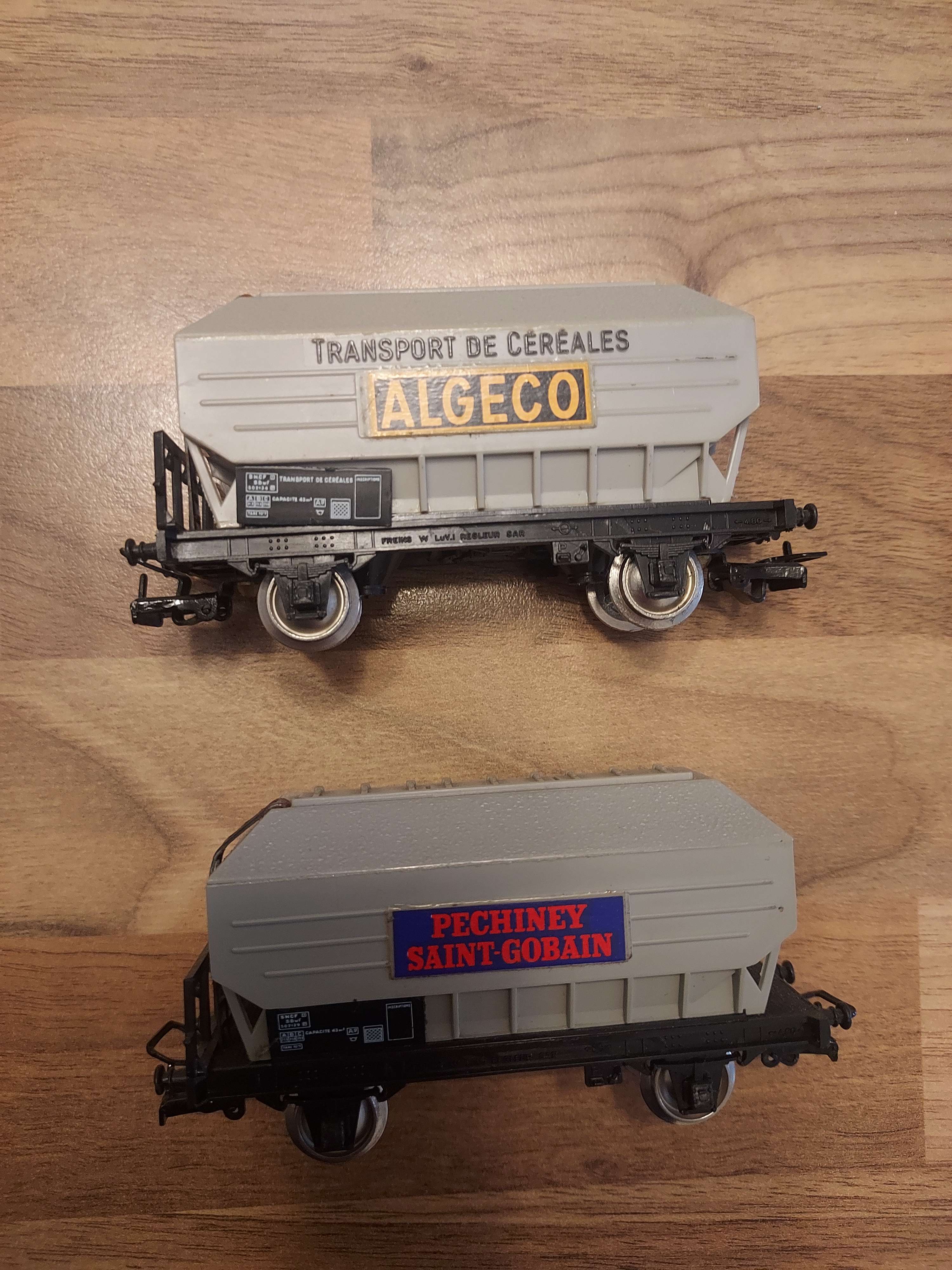 Jouef lot de deux wagons 1 algeco 1 Pechiney comme neuf Ho