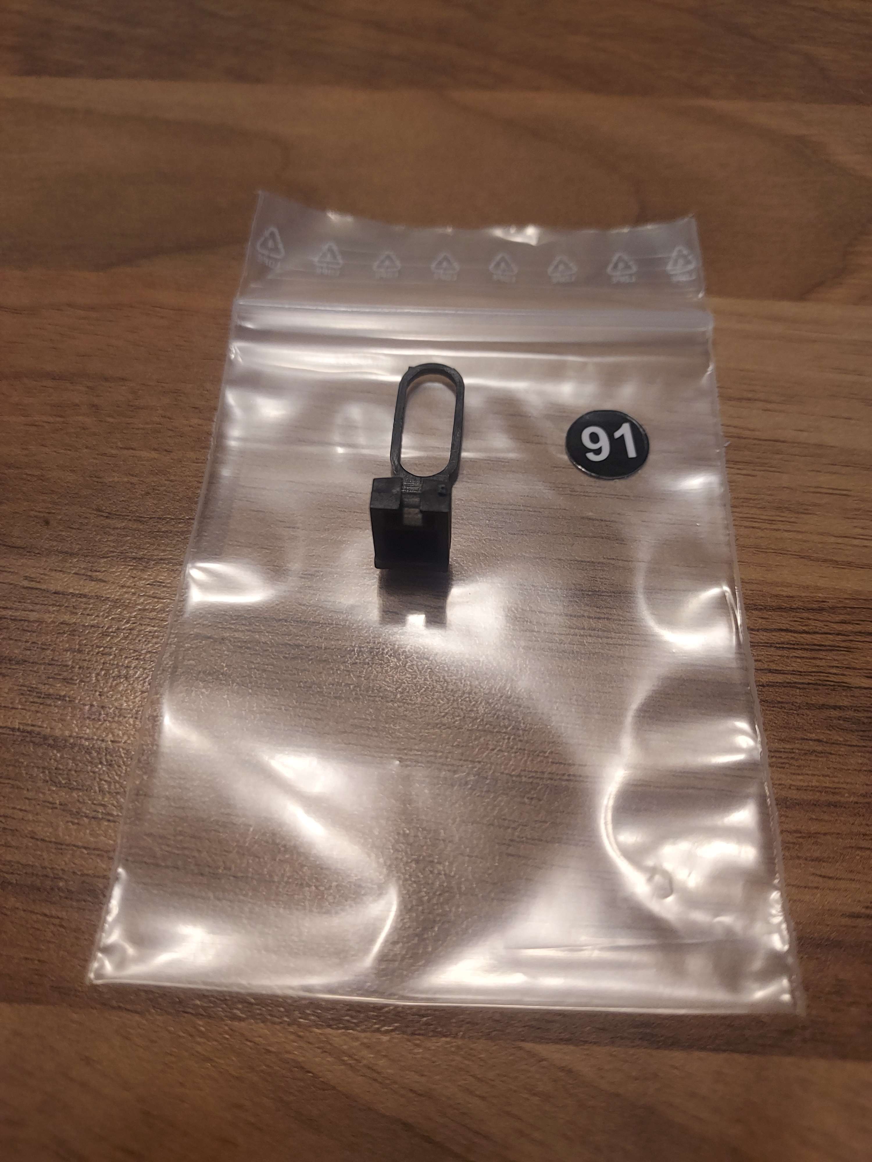 JOUEF HO 1/87  1 attache &agrave; clipser pour attelage turbotrain RTG REF 91