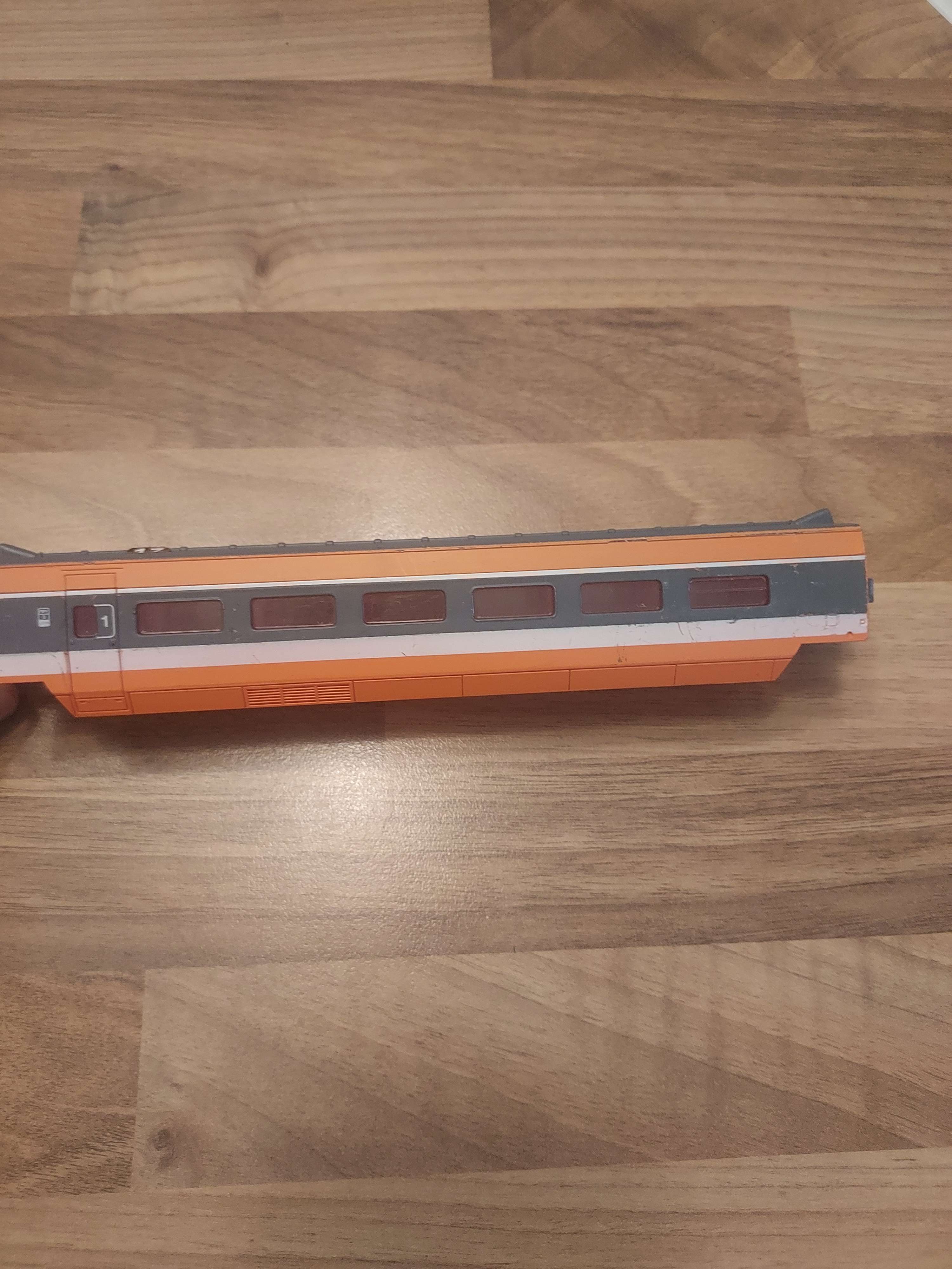 Jouef voiture intermediaire tgv sud 1 cl HO ref 17