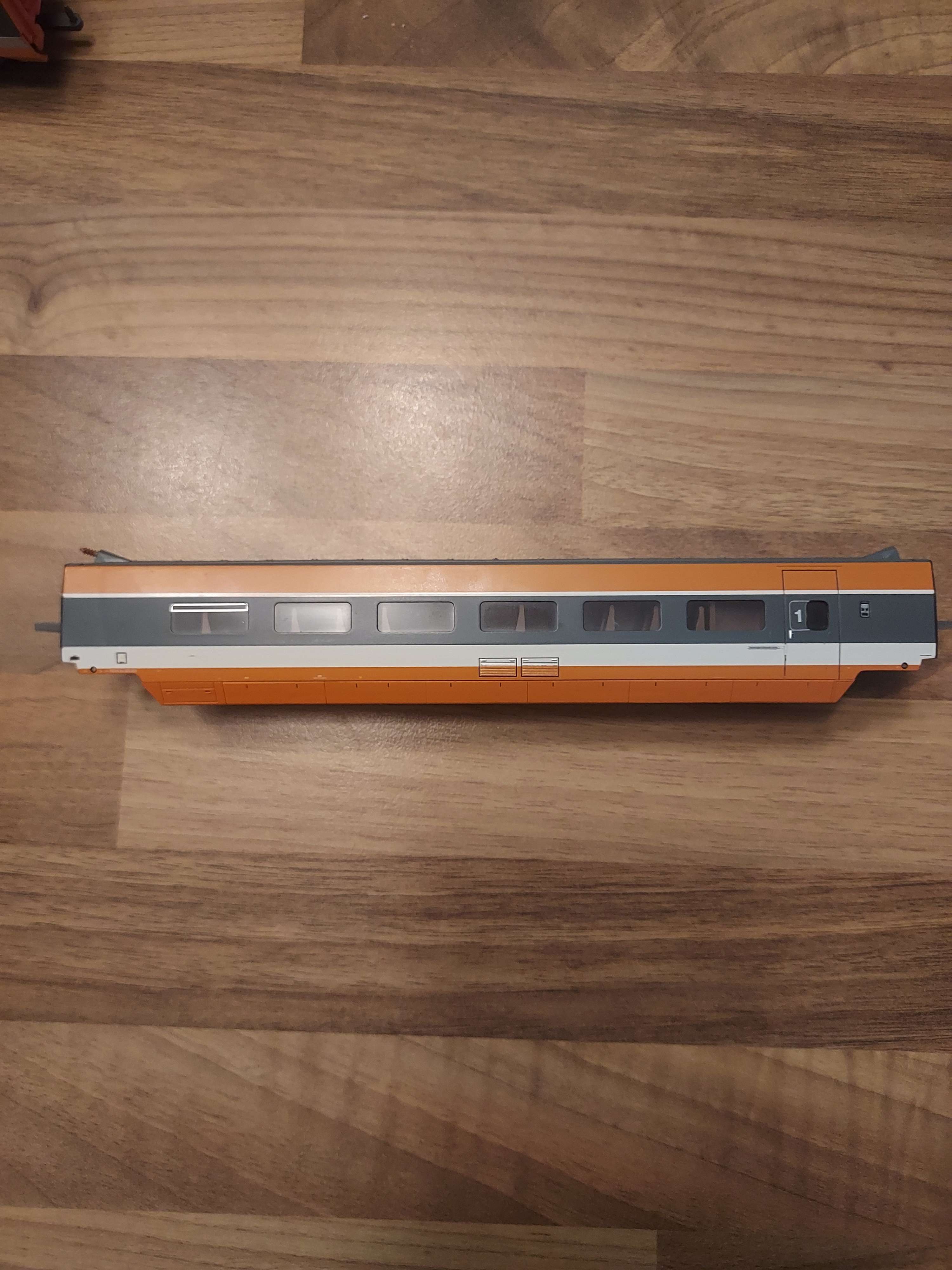 Jouef voiture intermediaire HJ 3014 de tgv sud est nouvelle g&eacute;n&eacute;ration 1 cl 