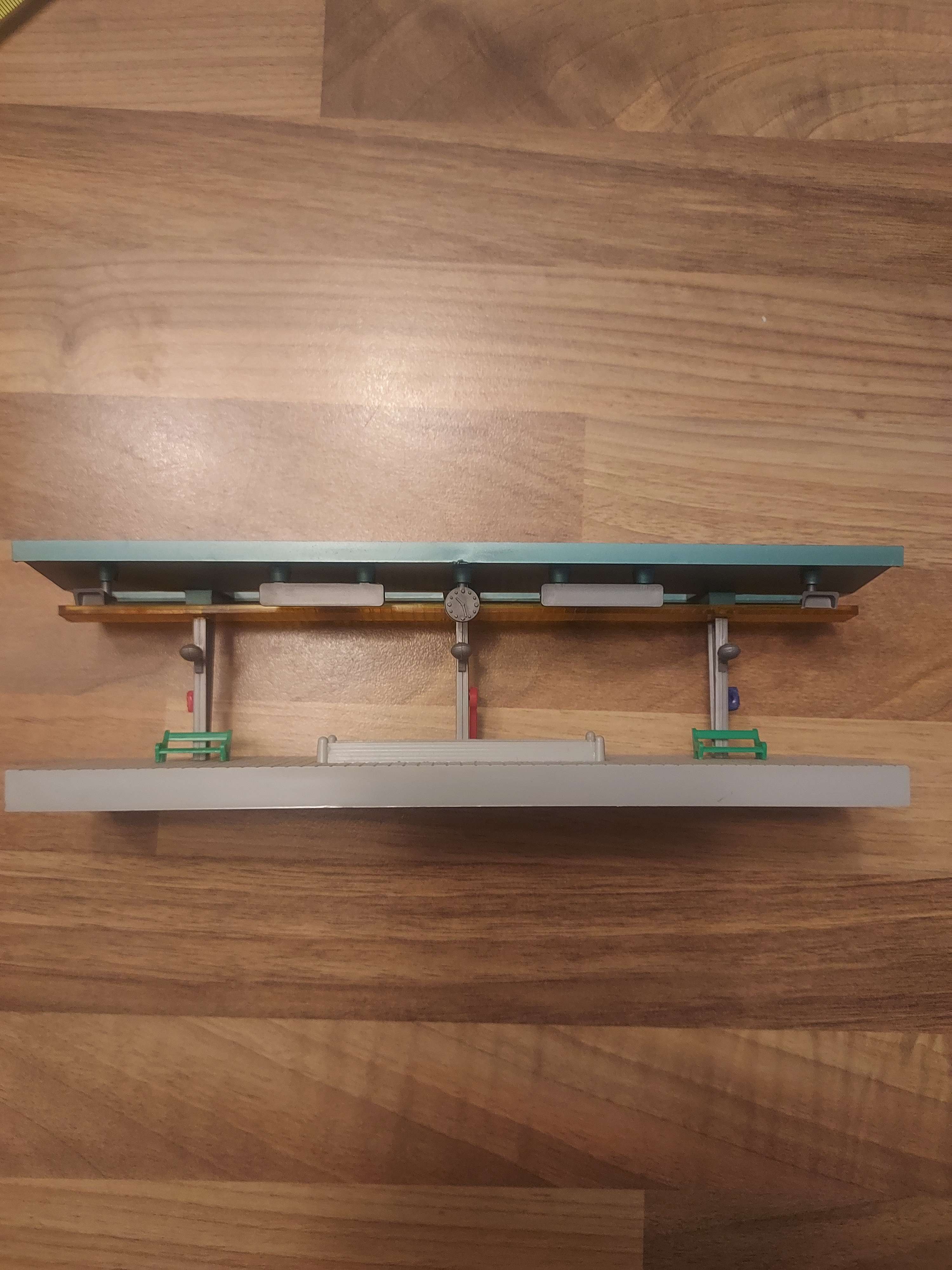 Train Quai de gare HOrnby-acHO Quai de gare Meccano ref 29