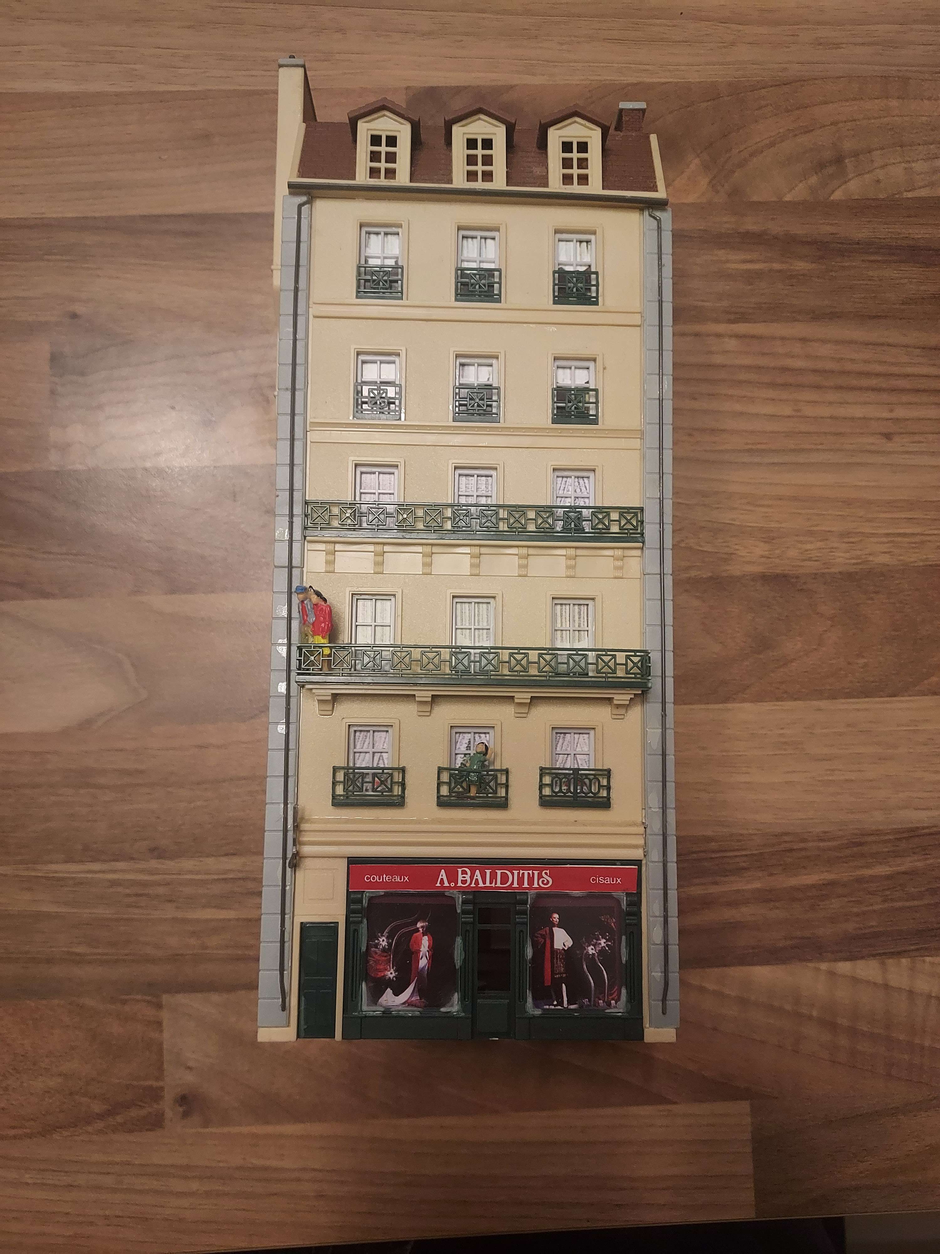 Immeuble faller HO avec vitrine 