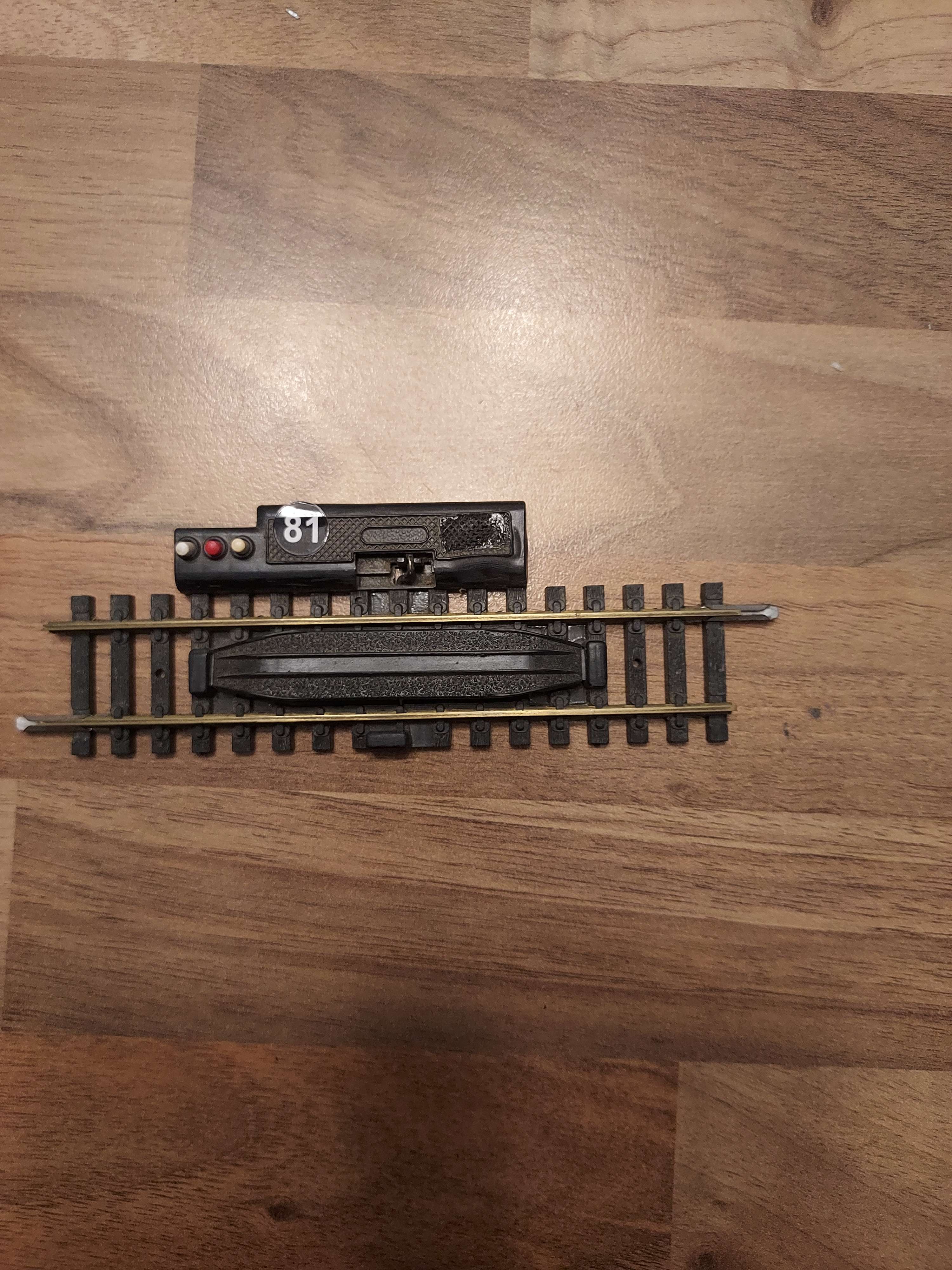 Jouef rail droit d&eacute;crocheur &eacute;lectrique ref 480 rails laiton HO ref 81