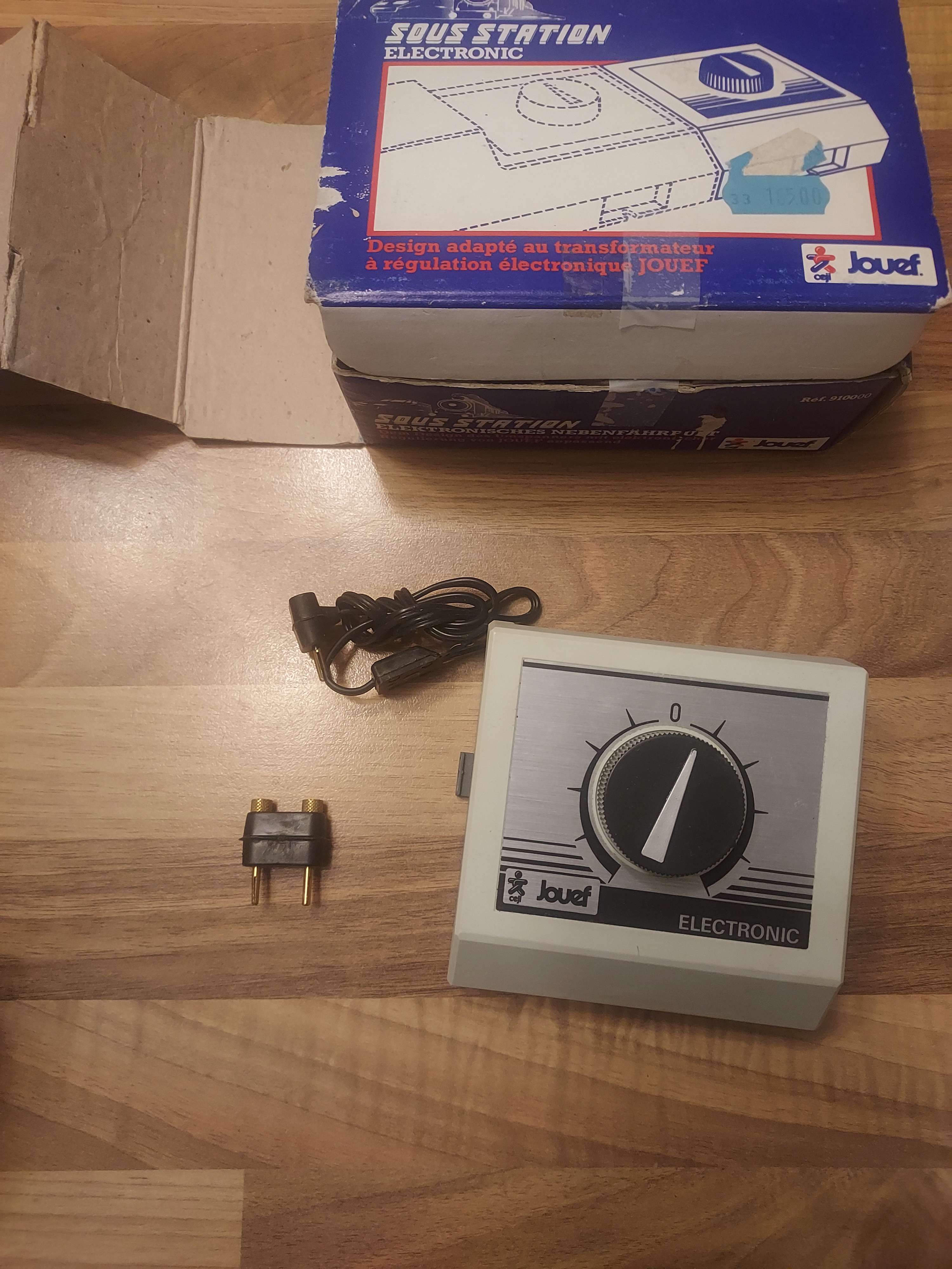 Jouef sous station avec prise 16 Volt et Cordons de raccordement 