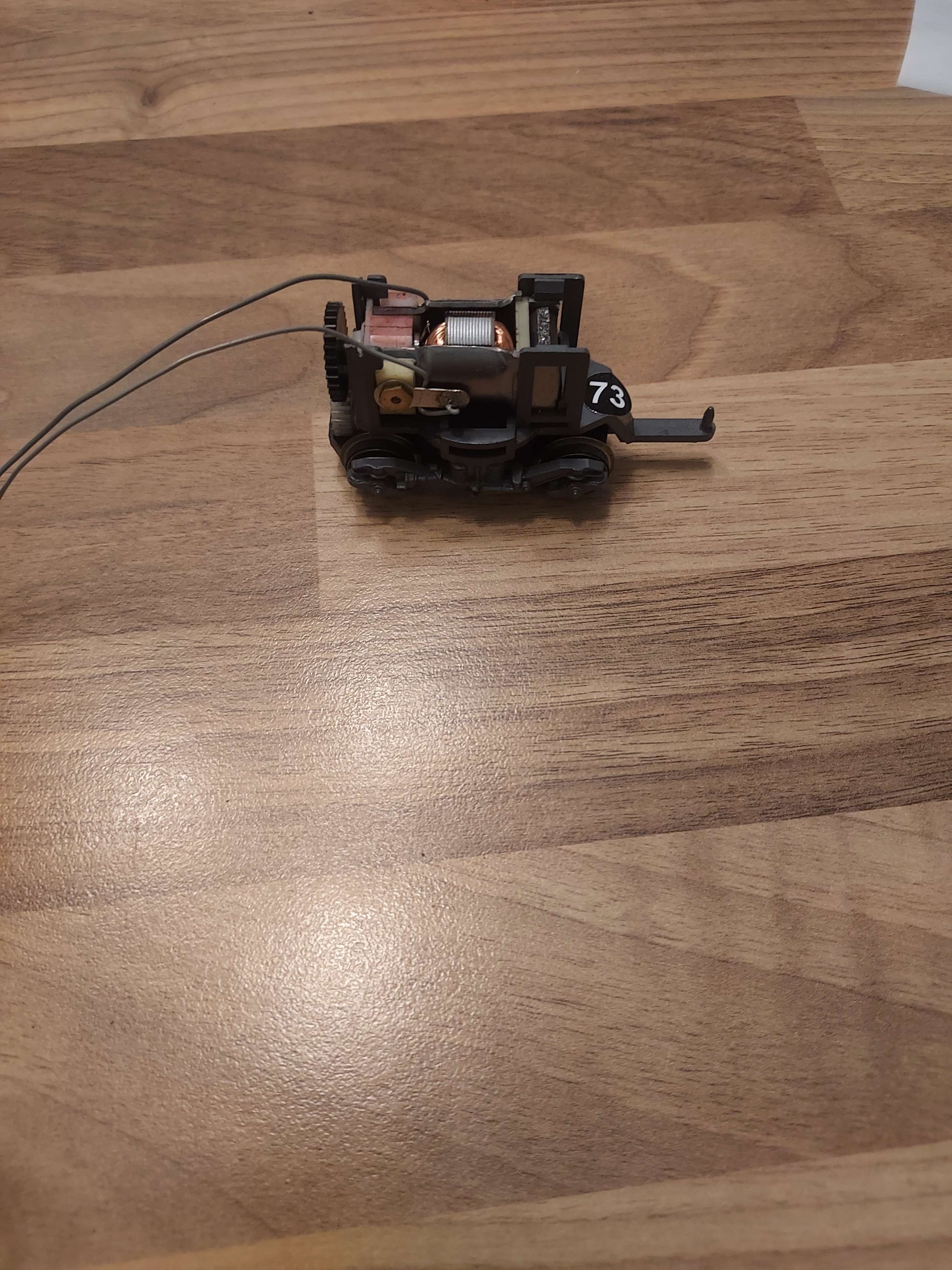 Jouef moteur avec bogie HO de tgv sud est avec &eacute;clairage ref 73