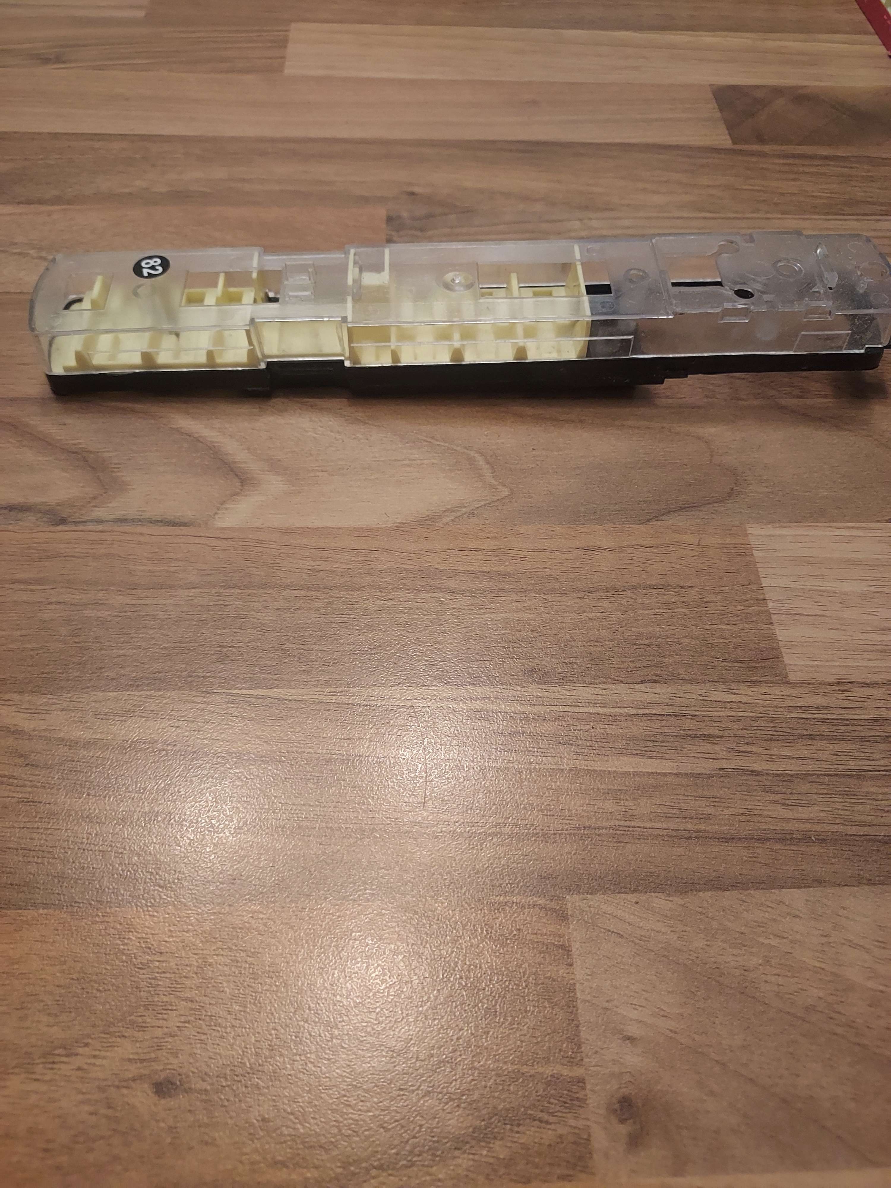 Jouef ch&acirc;ssis plus si&egrave;ge plus vitrage autorail picasso HO ref 82