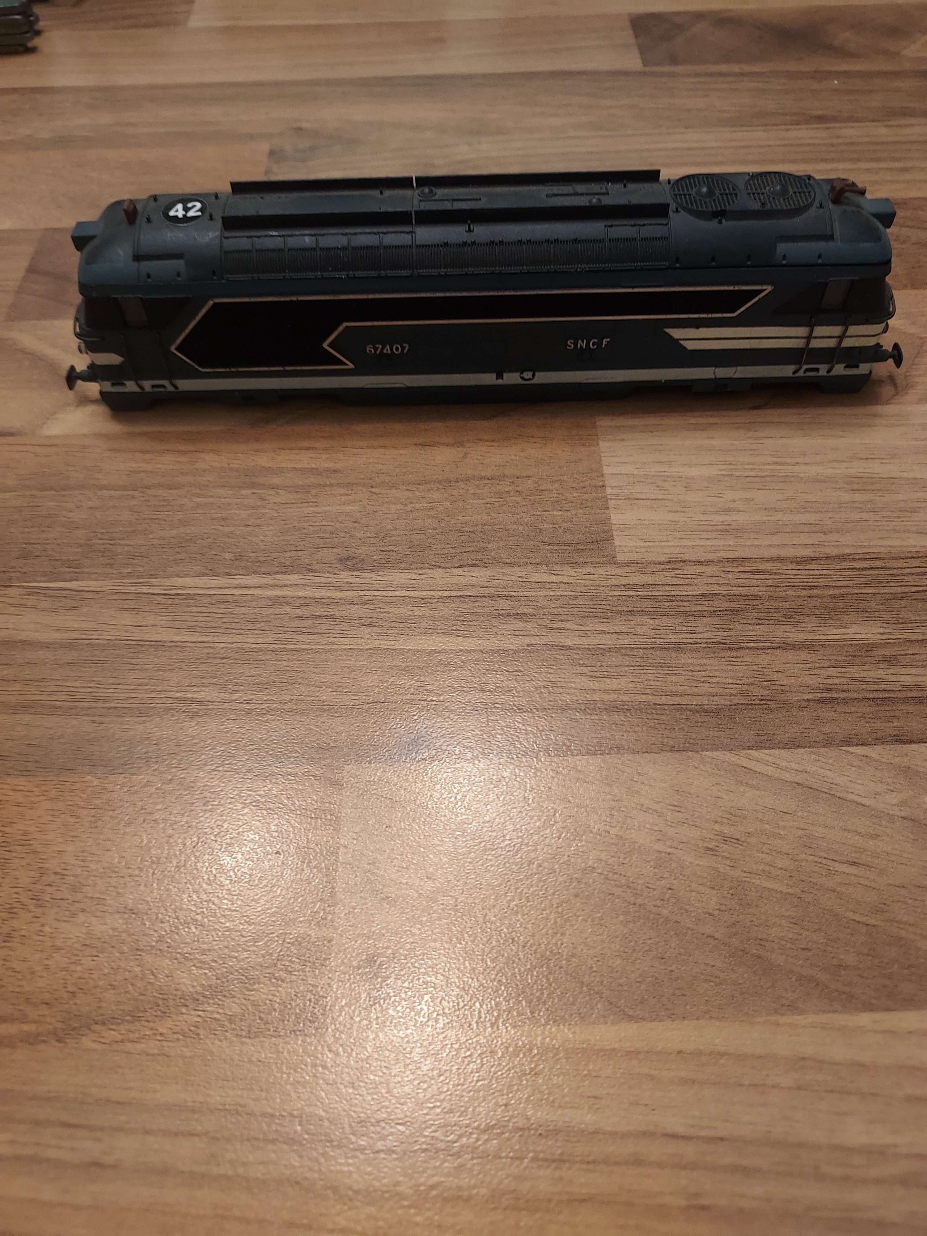 Jouef caisse carrosserie coque de locomotive BB 67407 HO ref 42