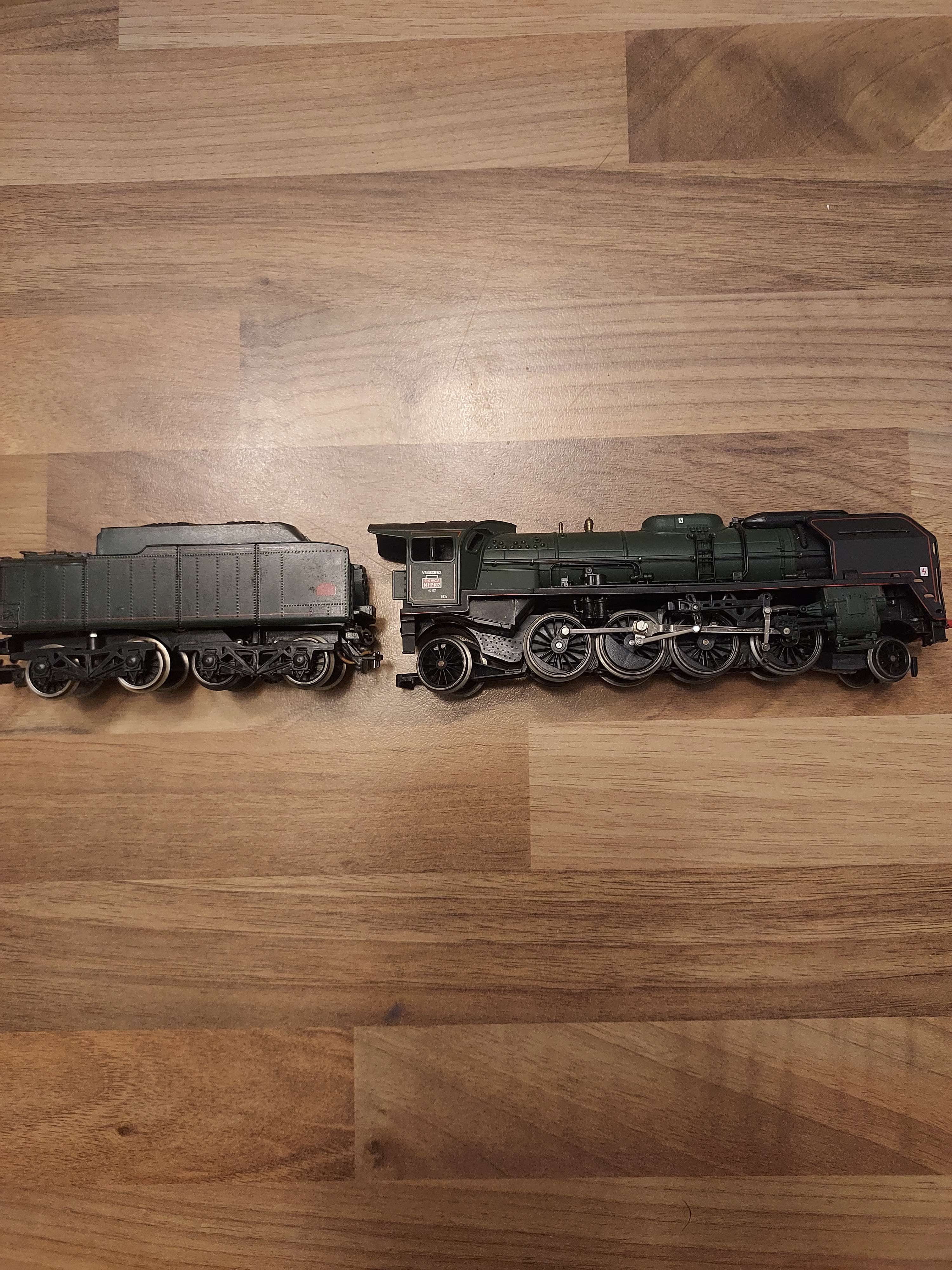 Jouef locomotive vapeur 141 p 102 et son tender ref 44 et 45 HO 