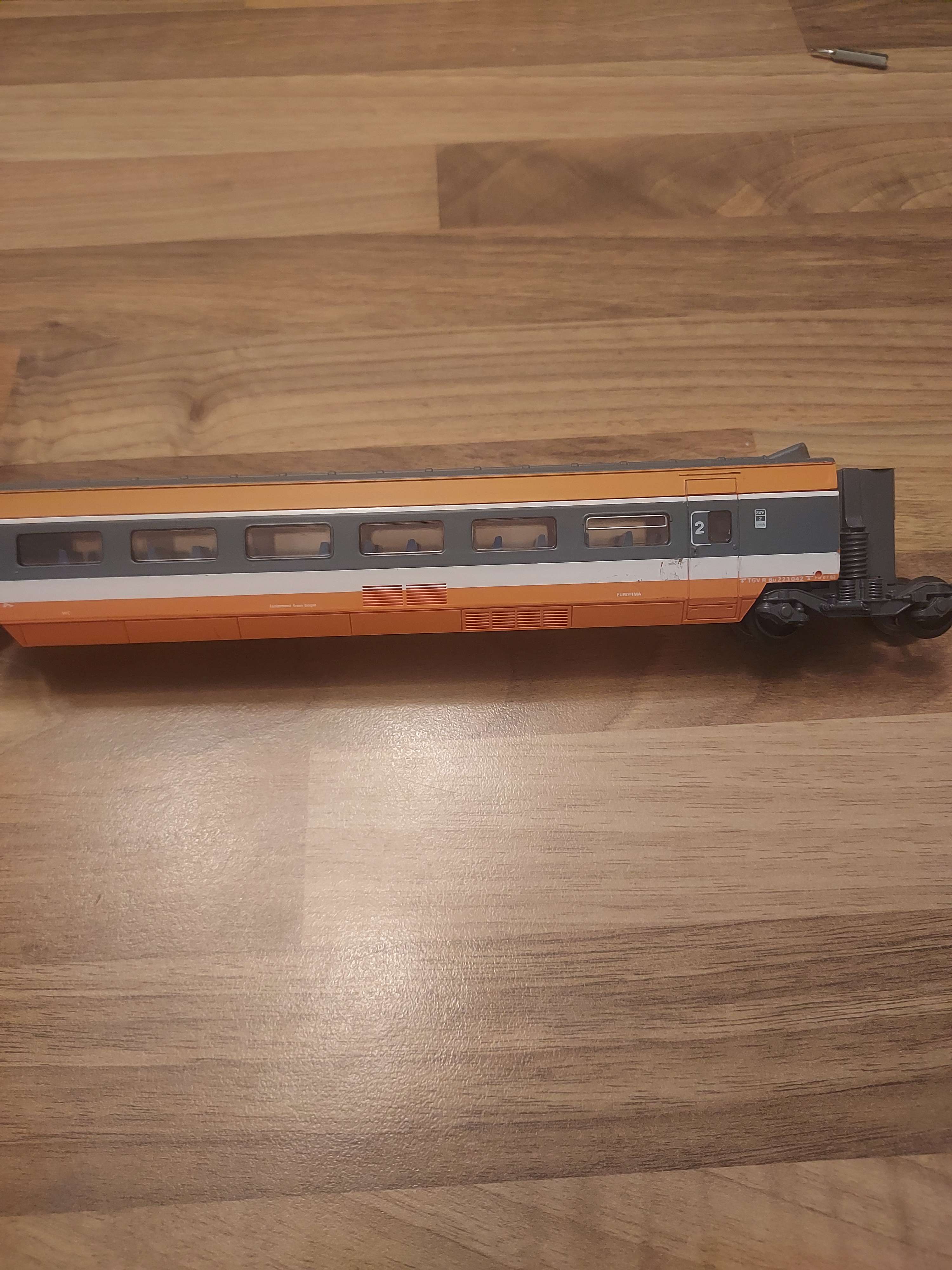 Jouef voiture tgv sud est 2 er classe HO avec bogie ref 97