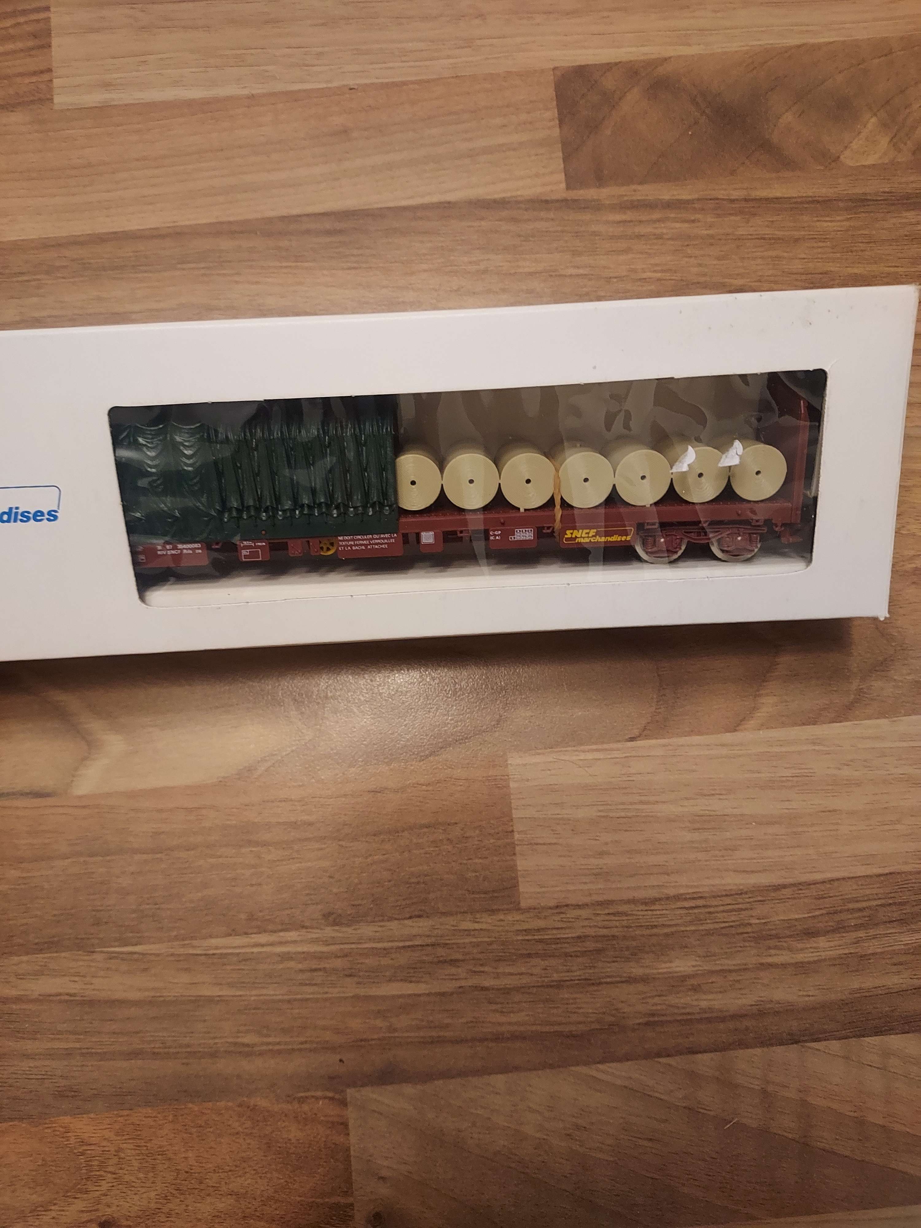 JOUEF HO 6753 WAGON PLAT PORTE ROULEAU DEMI BACHE + CHARGEMENT MARCHANDISE, SNCF tr&egrave;s bon &eacute;tat 