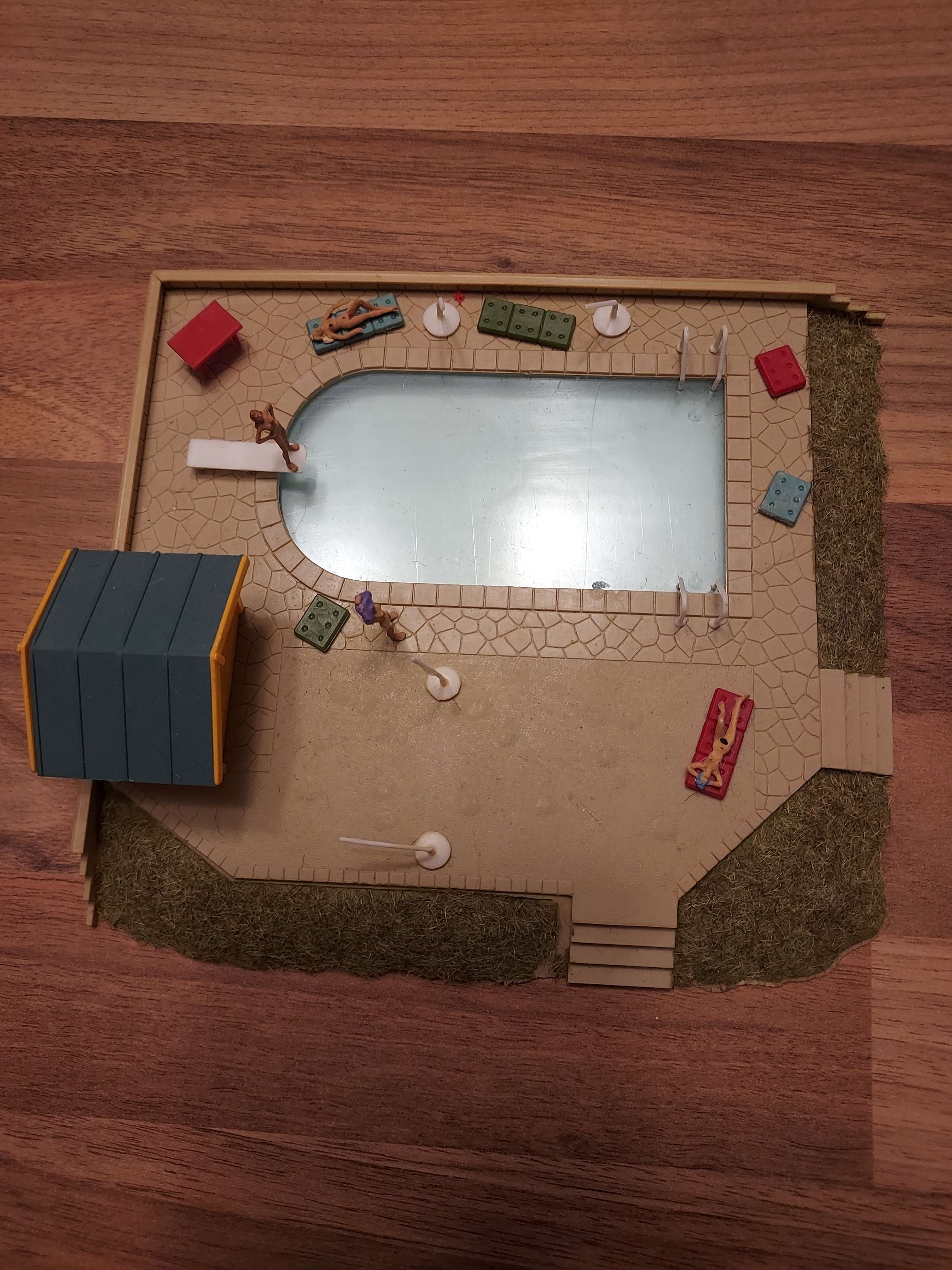 Piscine avec cabanon et personnages - Jouef  Ho 