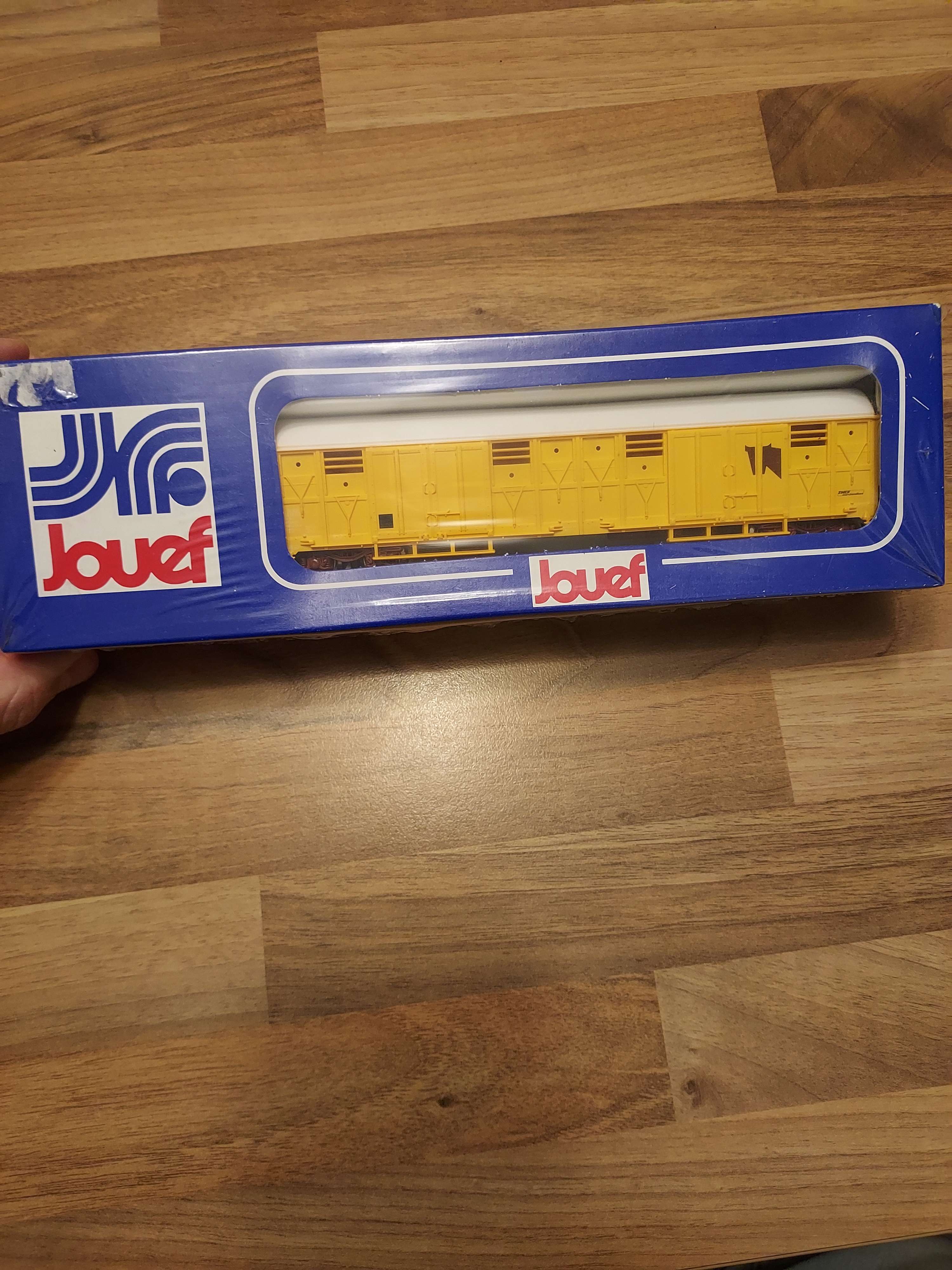 JOUEF wagon couvert long  jaune transport de b&eacute;tail 6532 NEUF Sous blister HO