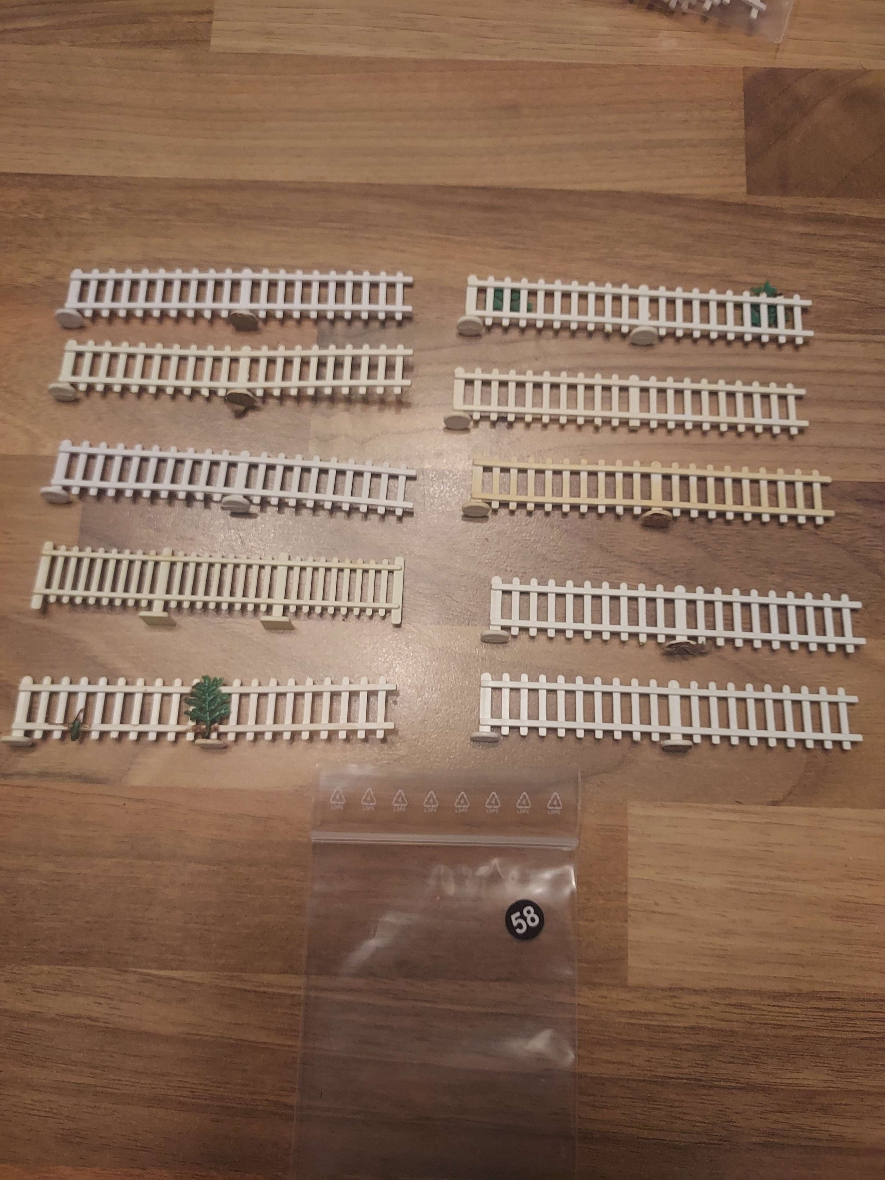 Jouef lot de 10 barri&egrave;res cl&ocirc;ture HO ref 58