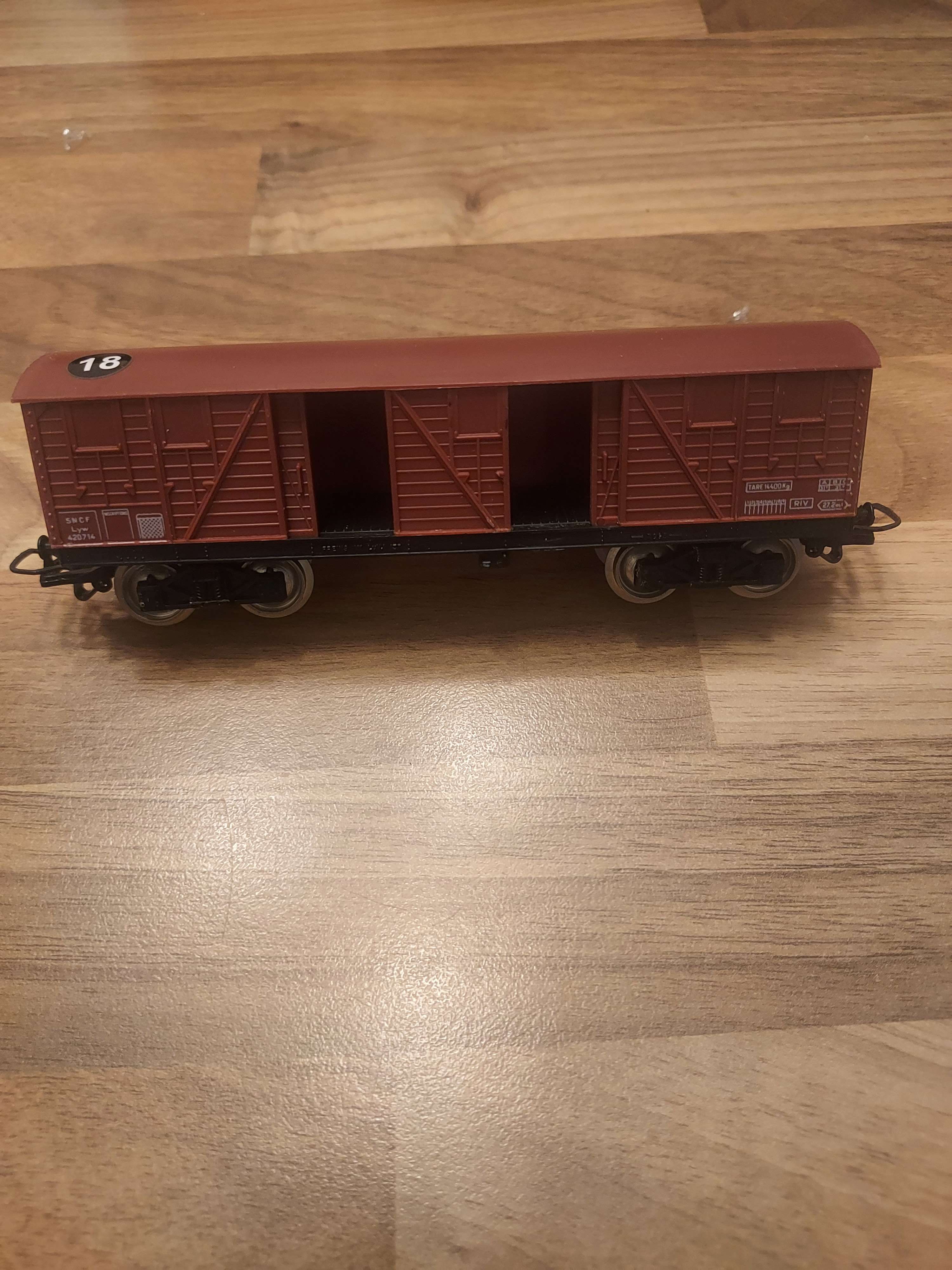 JOUEF WAGON MARCHANDISES COUVERT A BOGIES  BON ETAT REF 18