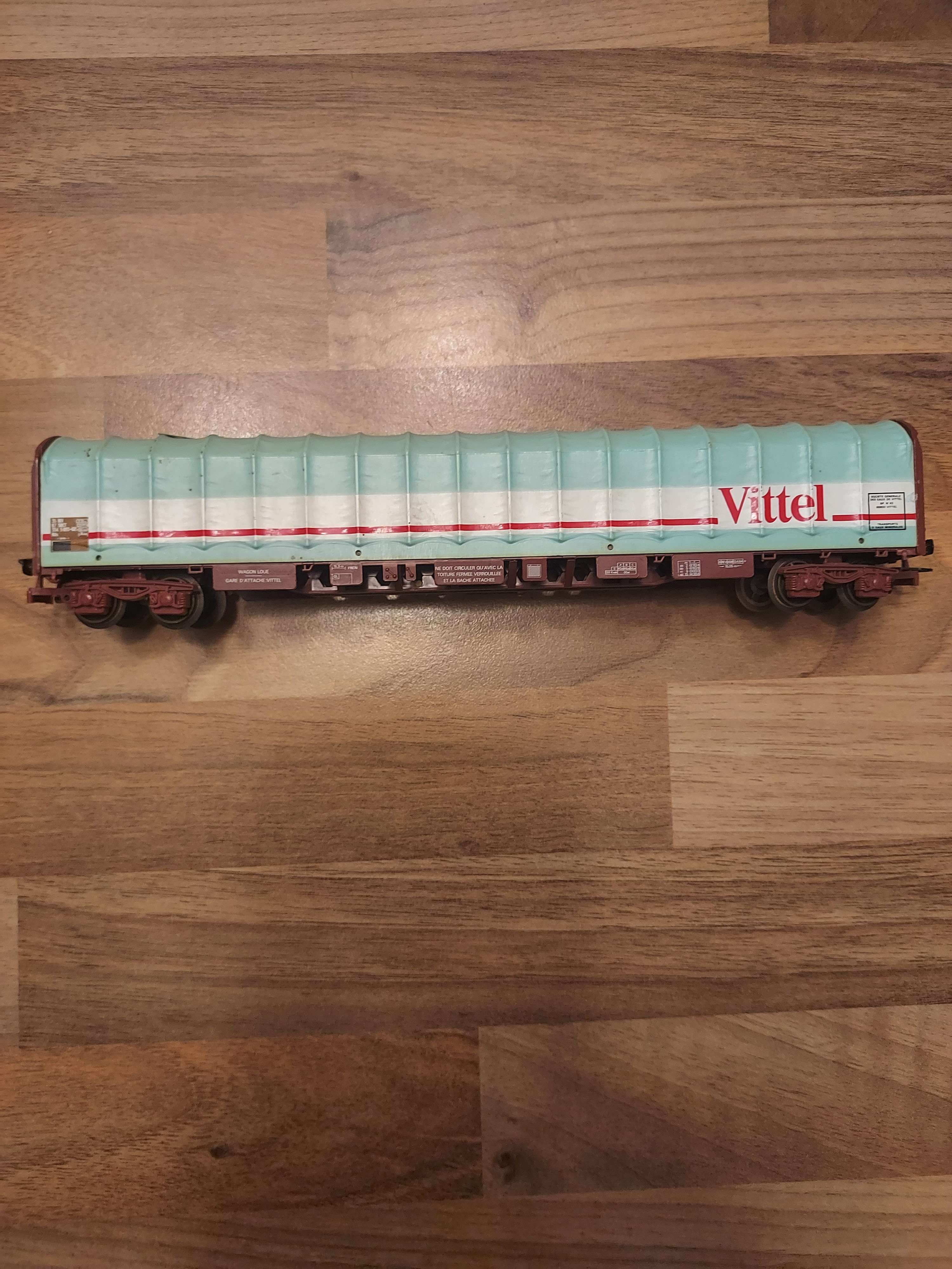 JOUEF HO 6578 LONG WAGON PLAT A DOSSIER DE FRET BACH&Eacute; VITTEL, SNCF TRANSPORT EAU ref 8