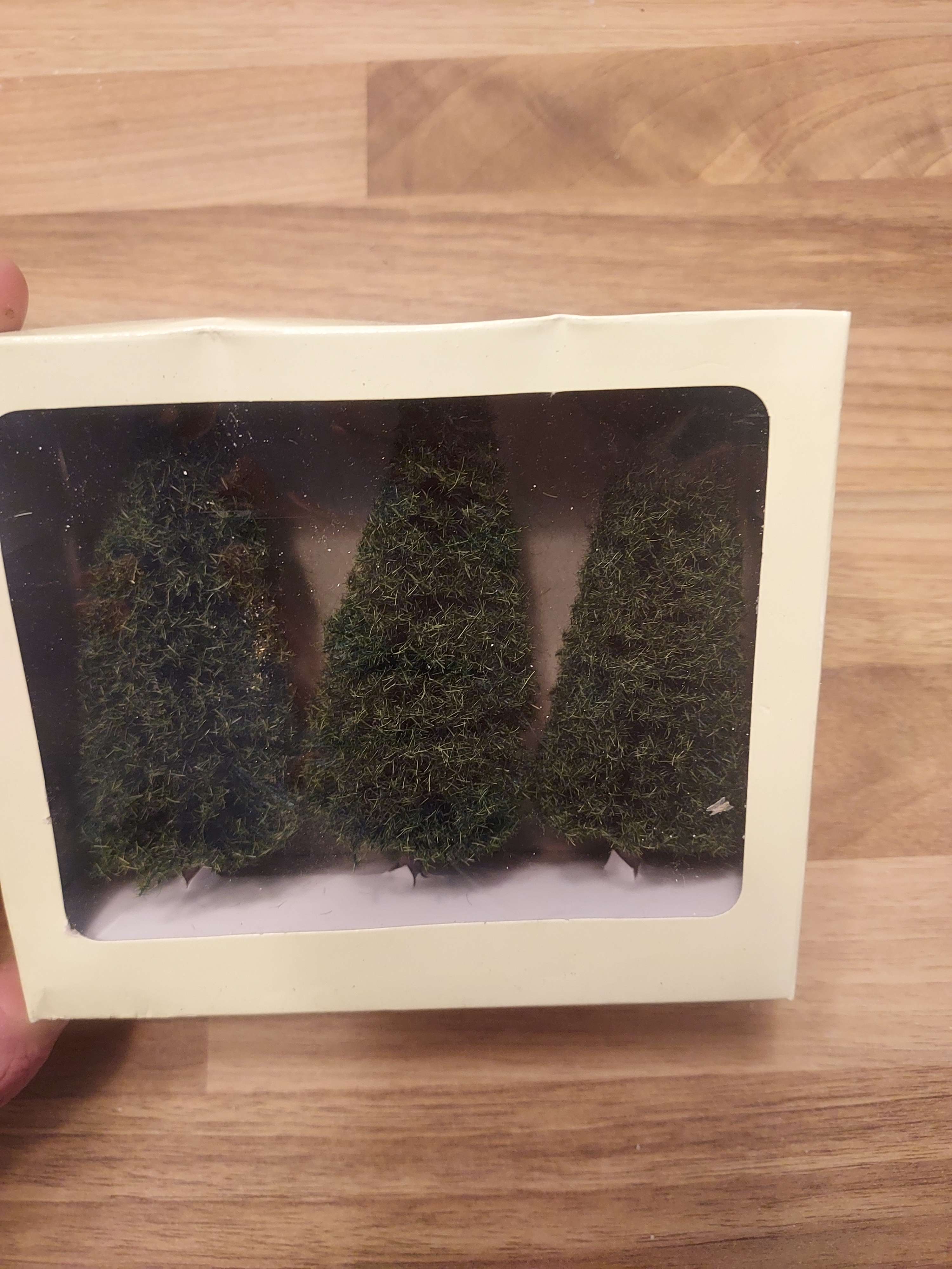 Lot de 3 sapin HO de la marque Hachette 